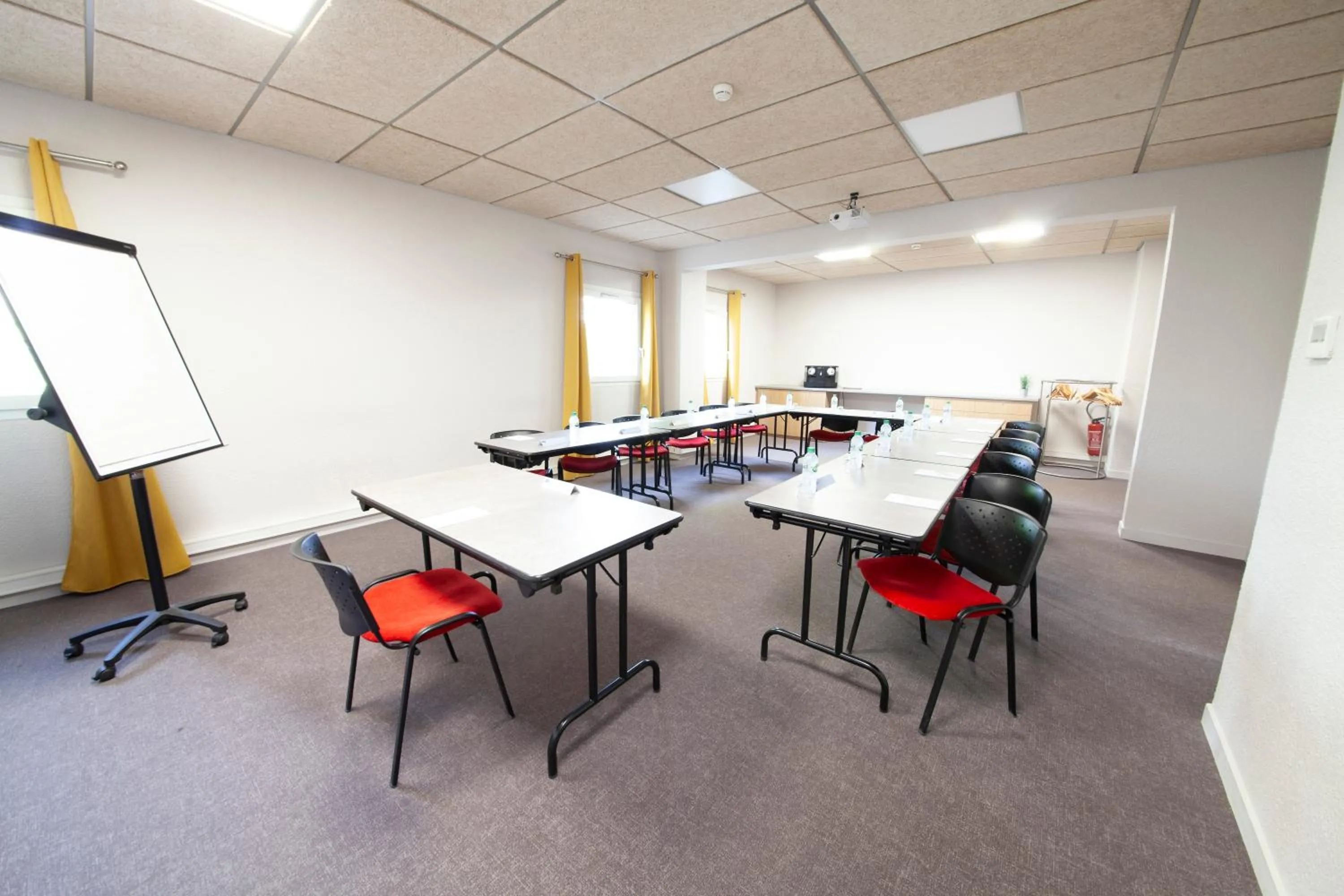 Meeting/conference room in Kyriad Clermont Ferrand Nord - Riom