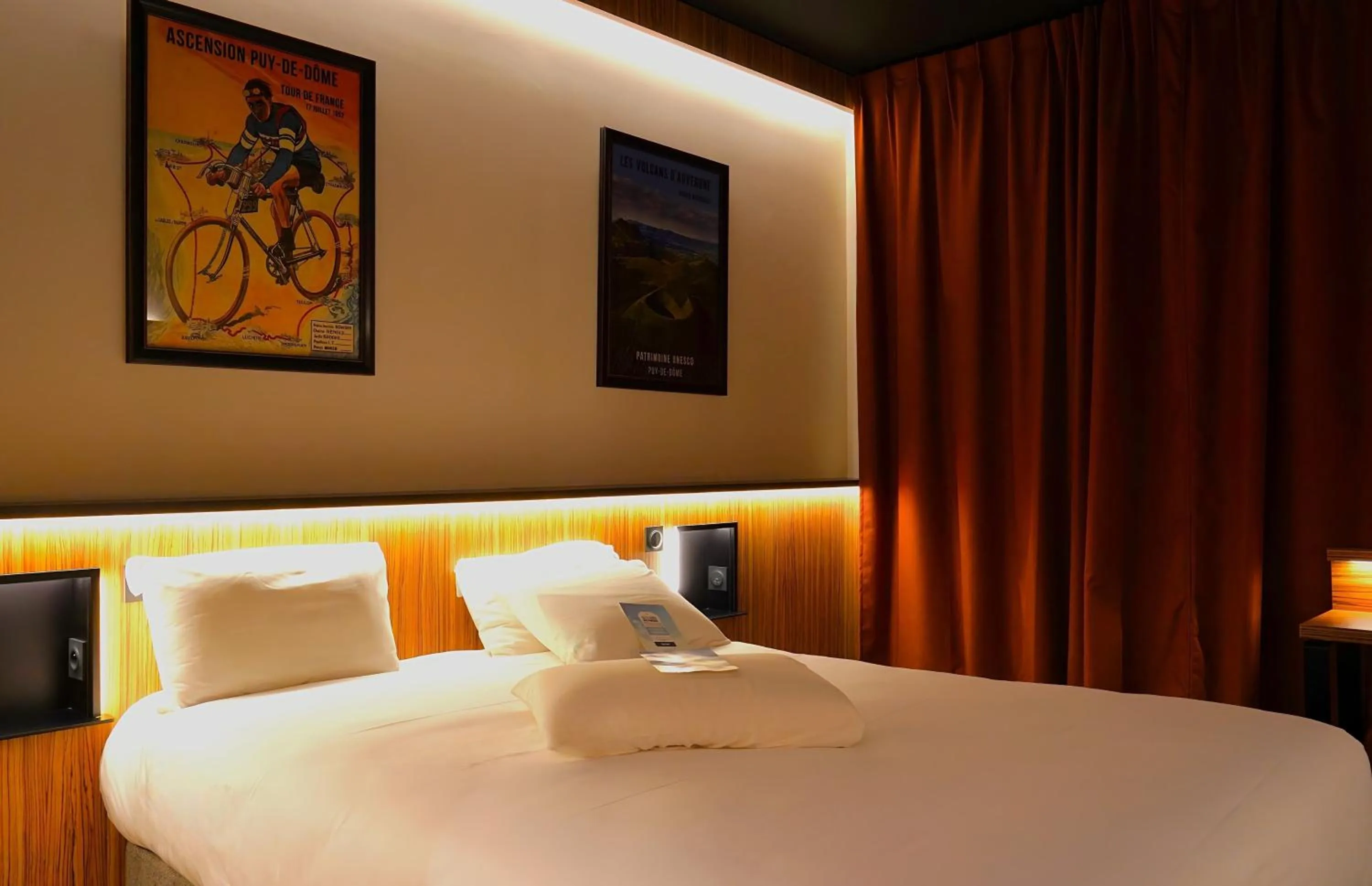 Bed in Kyriad Clermont Ferrand Nord - Riom