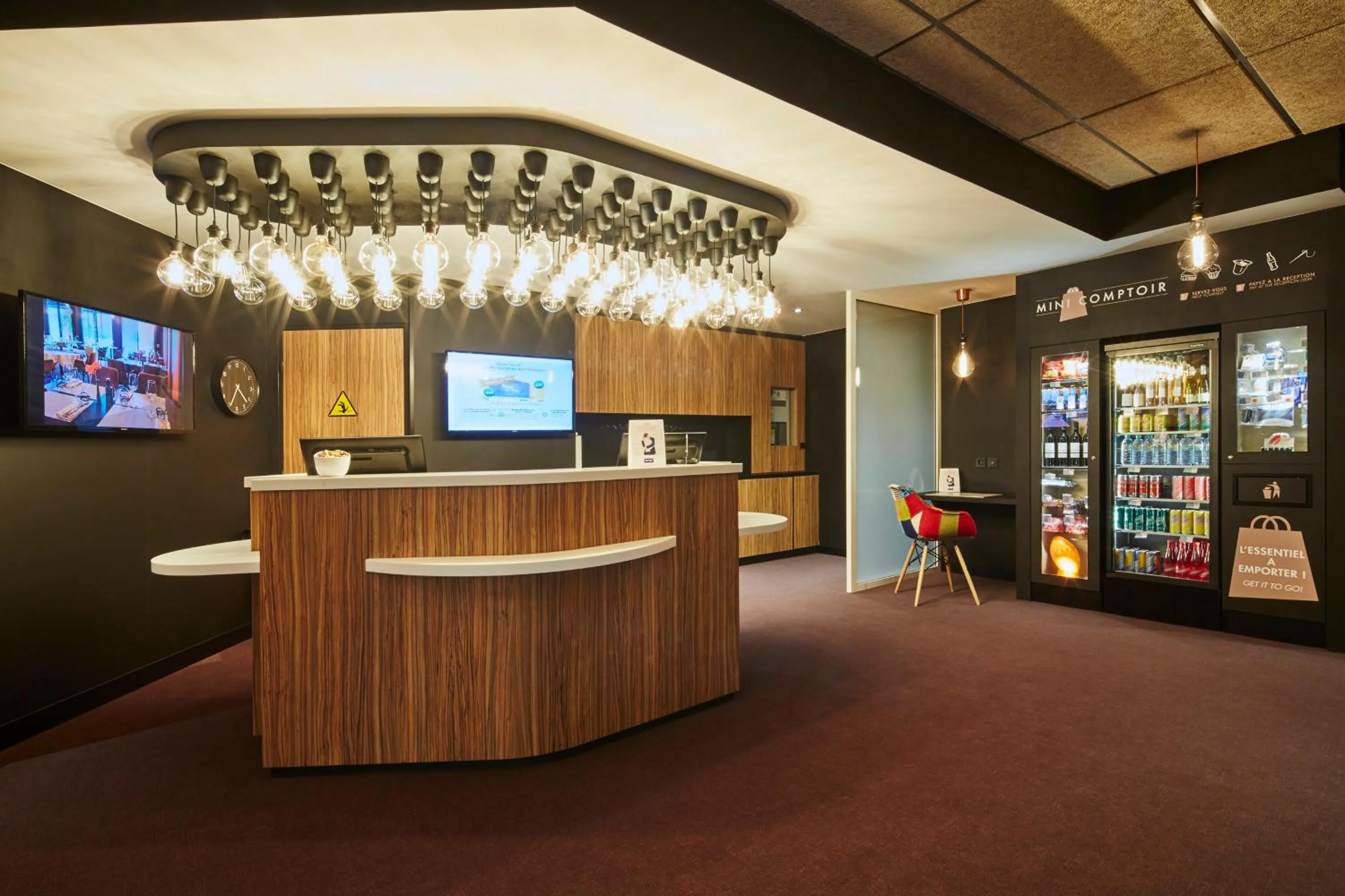 Lobby or reception in Kyriad Clermont Ferrand Nord - Riom