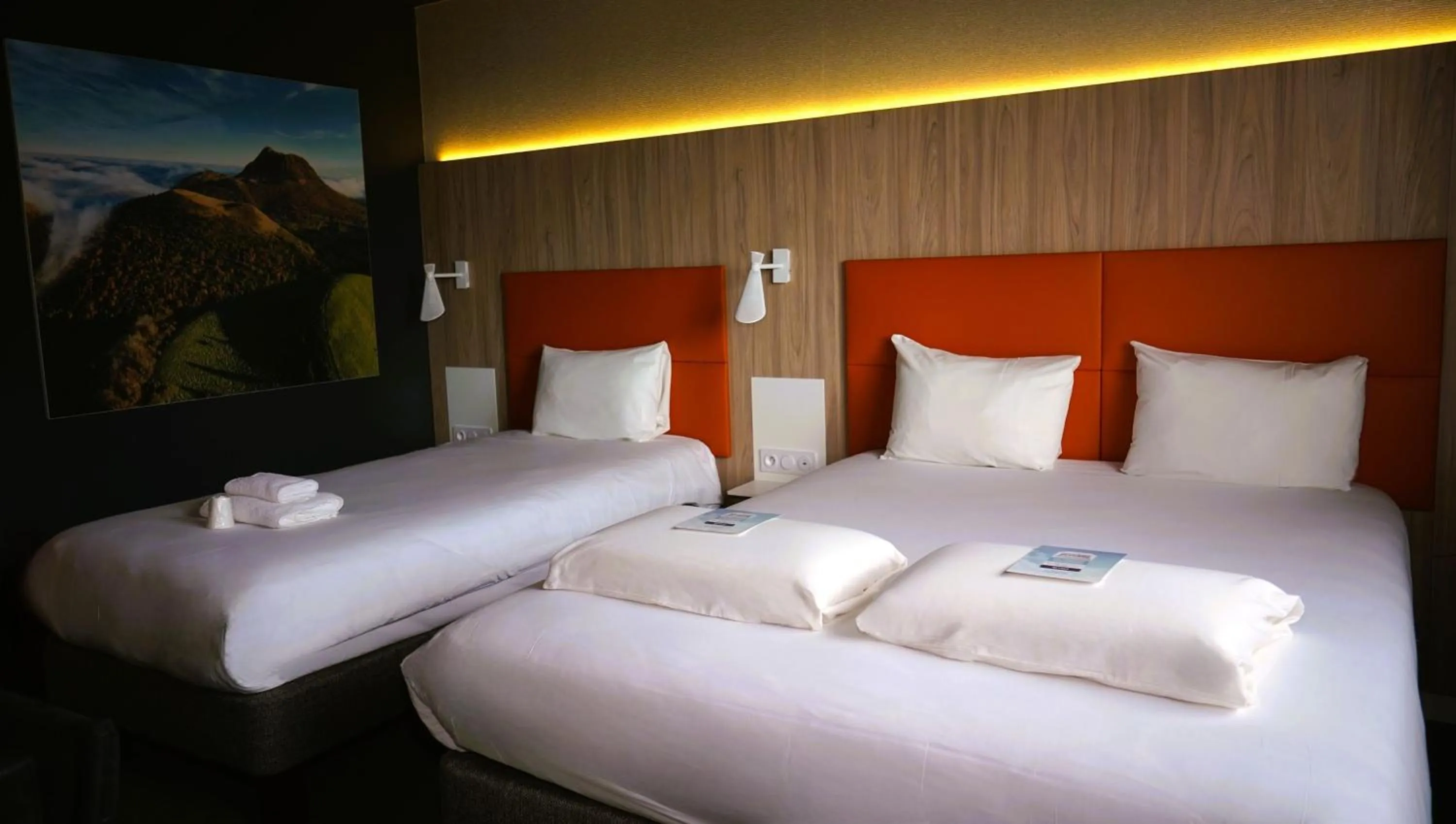 Bed in Kyriad Clermont Ferrand Nord - Riom