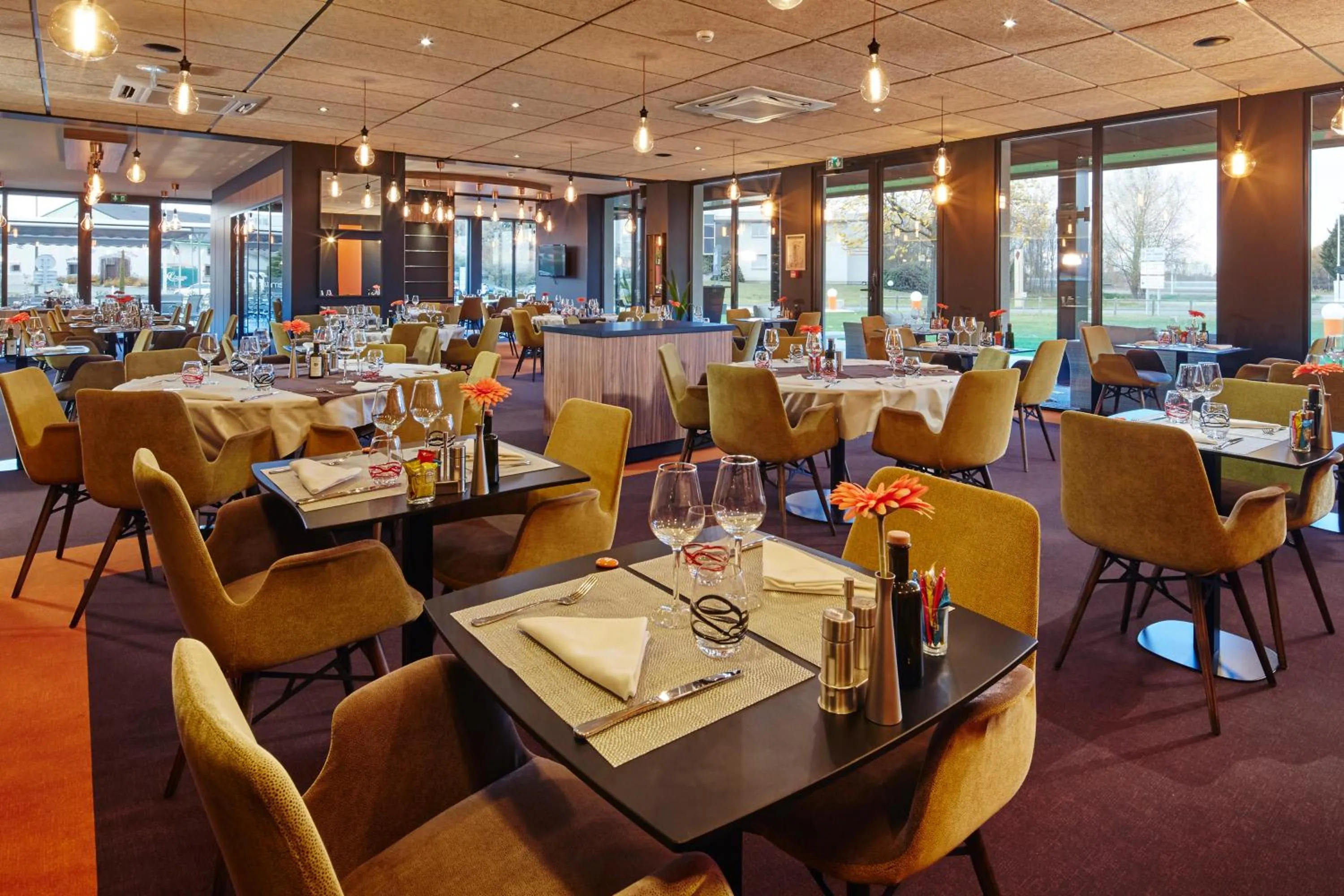 Restaurant/places to eat in Kyriad Clermont Ferrand Nord - Riom