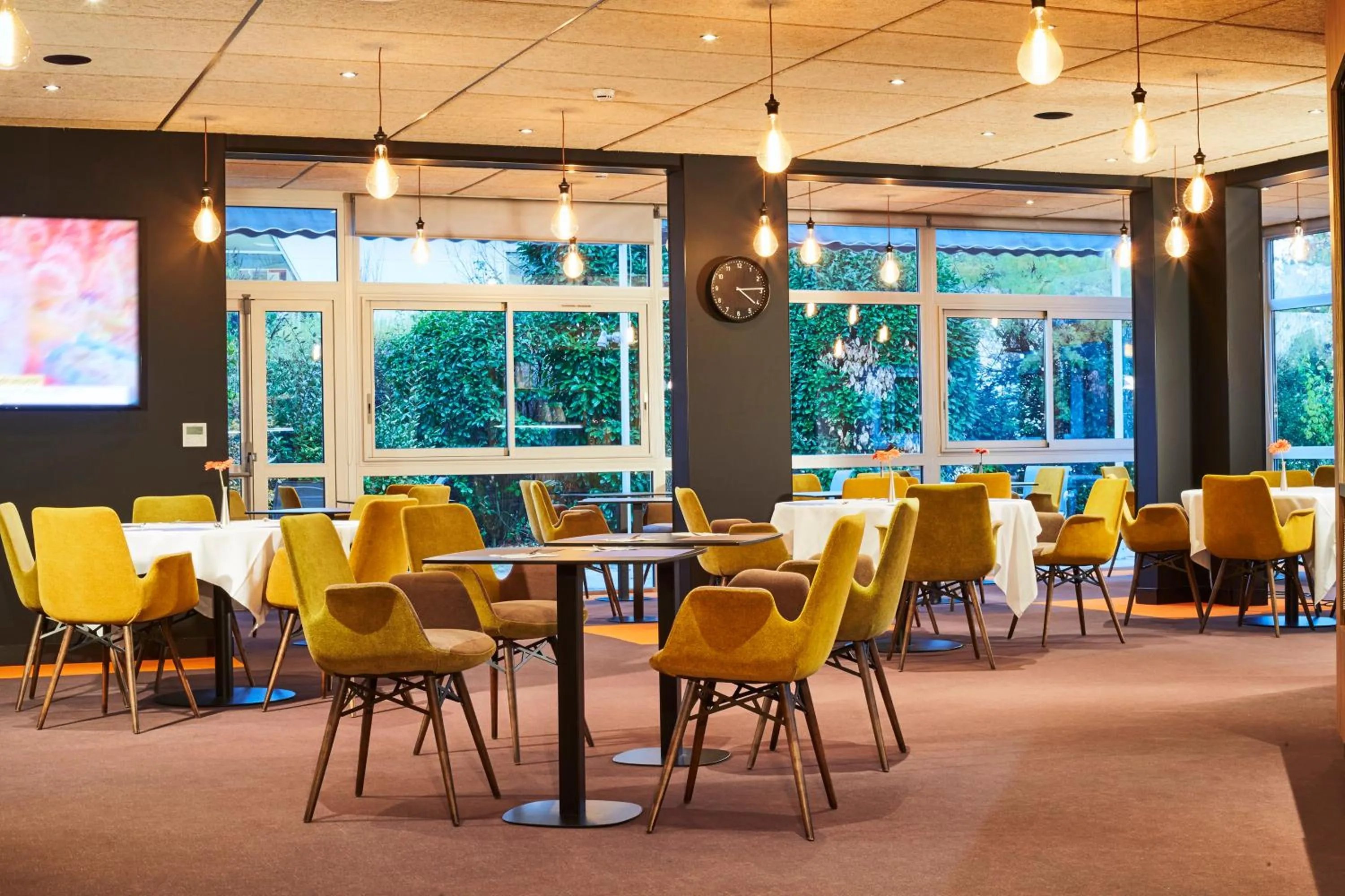 Restaurant/places to eat in Kyriad Clermont Ferrand Nord - Riom