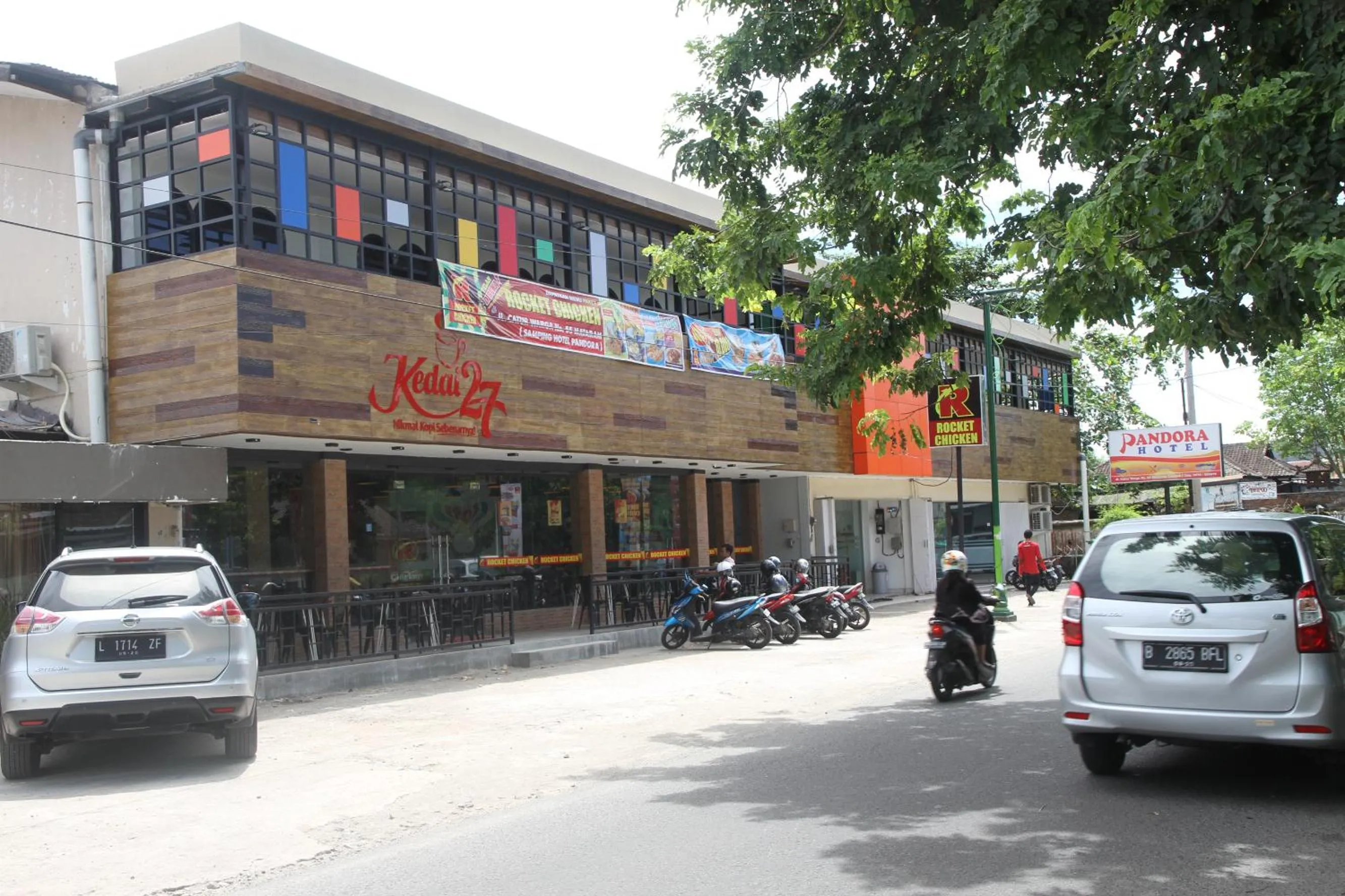 Restaurant/places to eat in Pandora Hotel