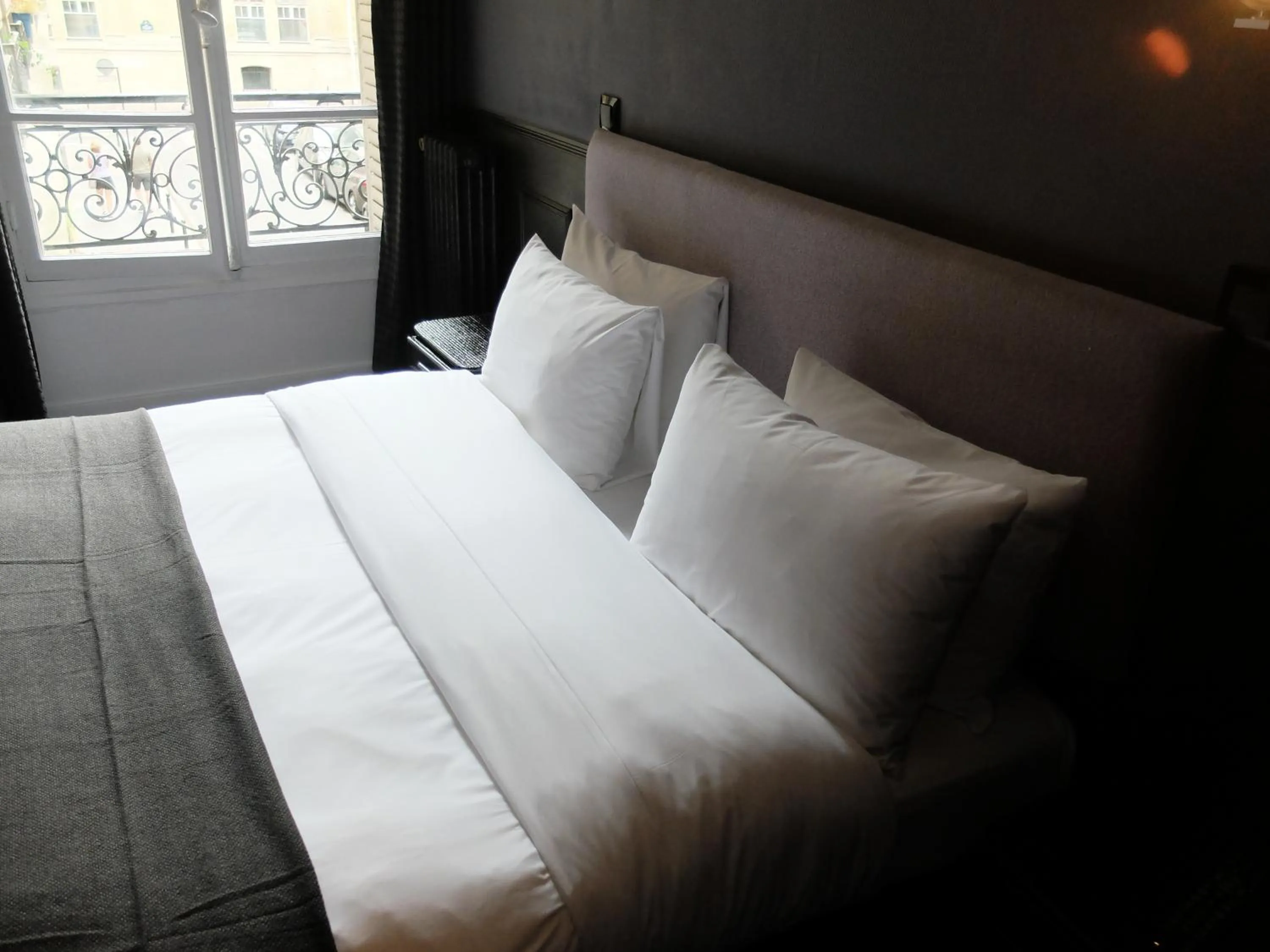 Decorative detail, Bed in Alba Opéra Hôtel