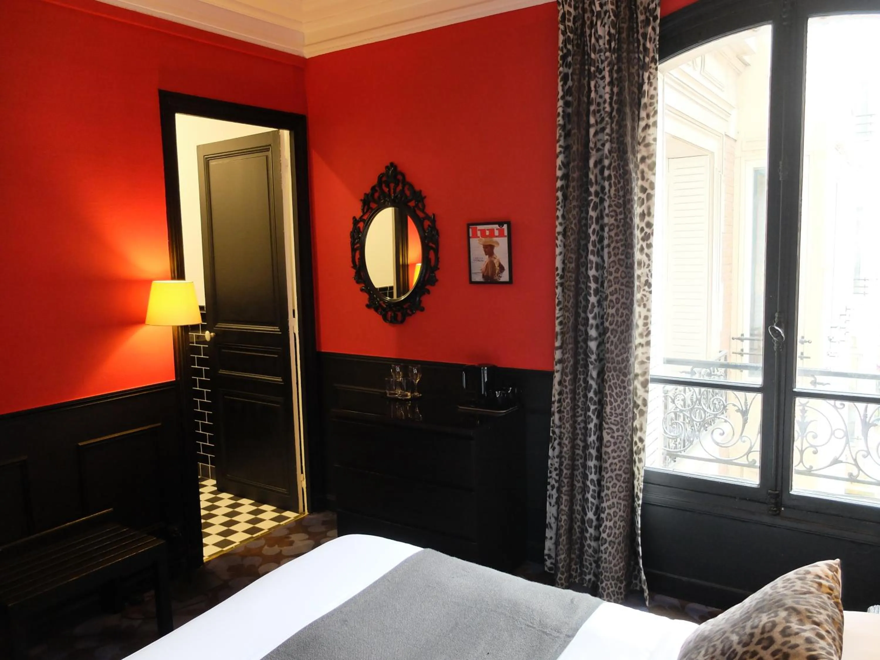 Decorative detail, Bed in Alba Opéra Hôtel