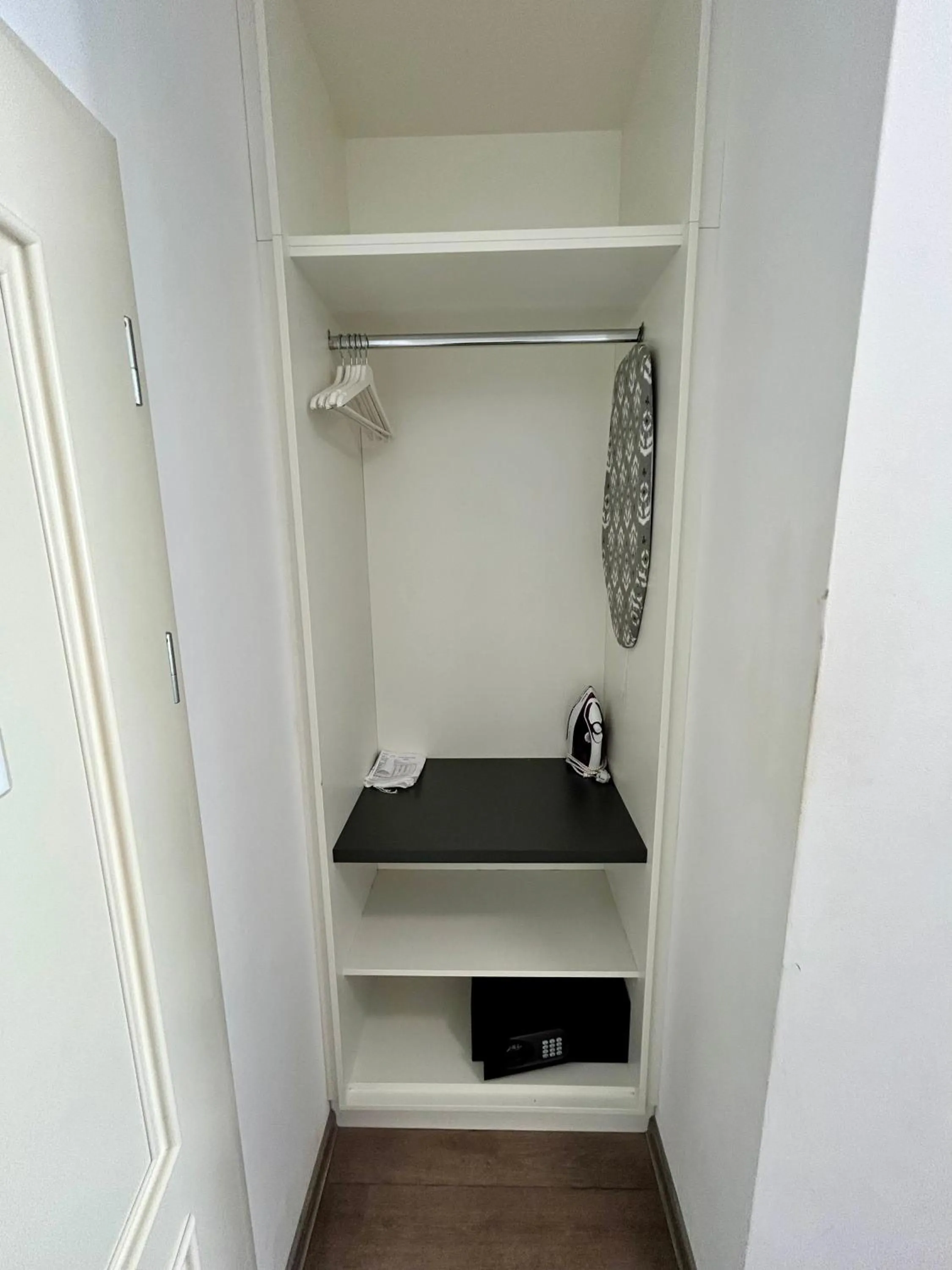 safe in Alveo Suites