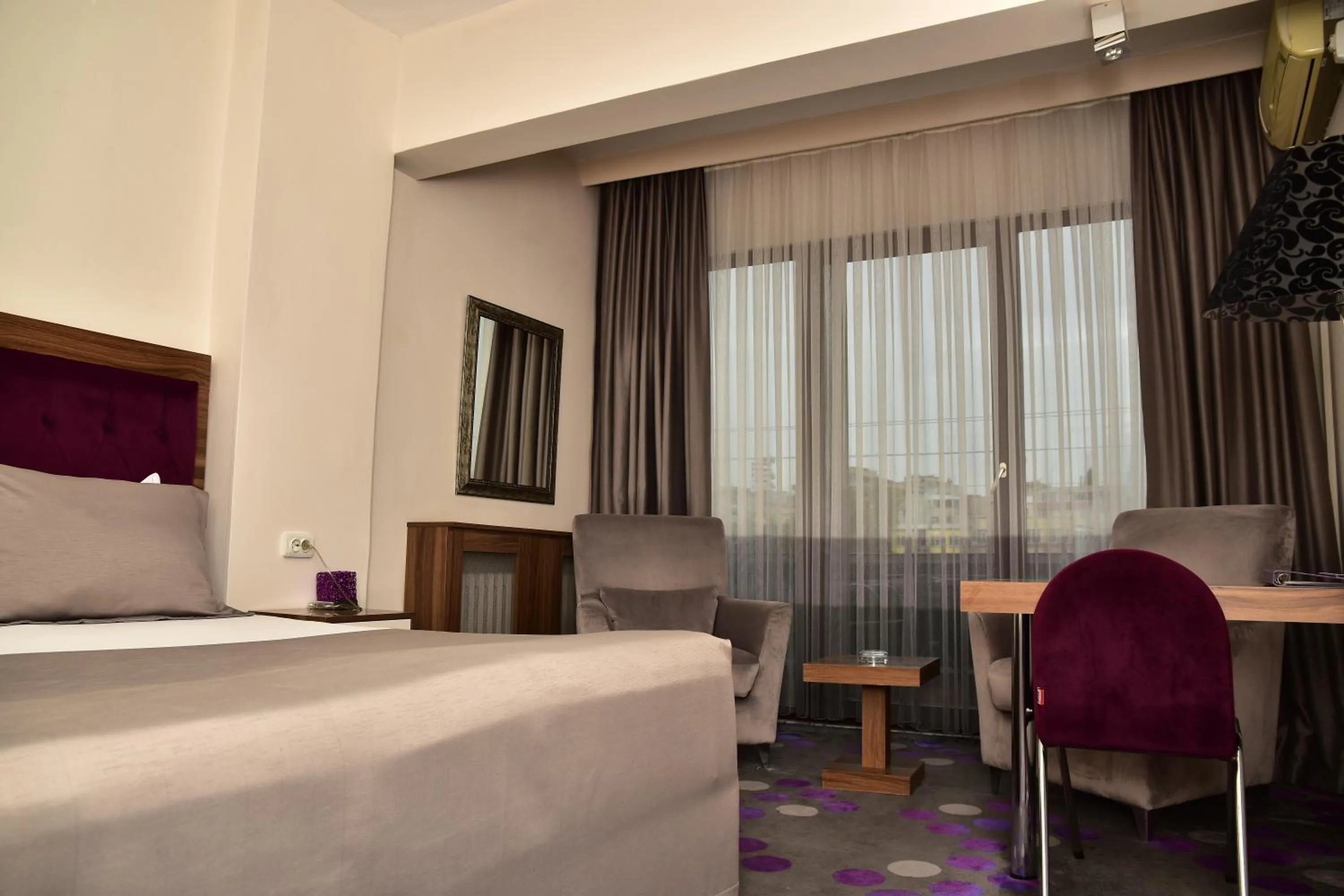 Shower in Hande Hotel