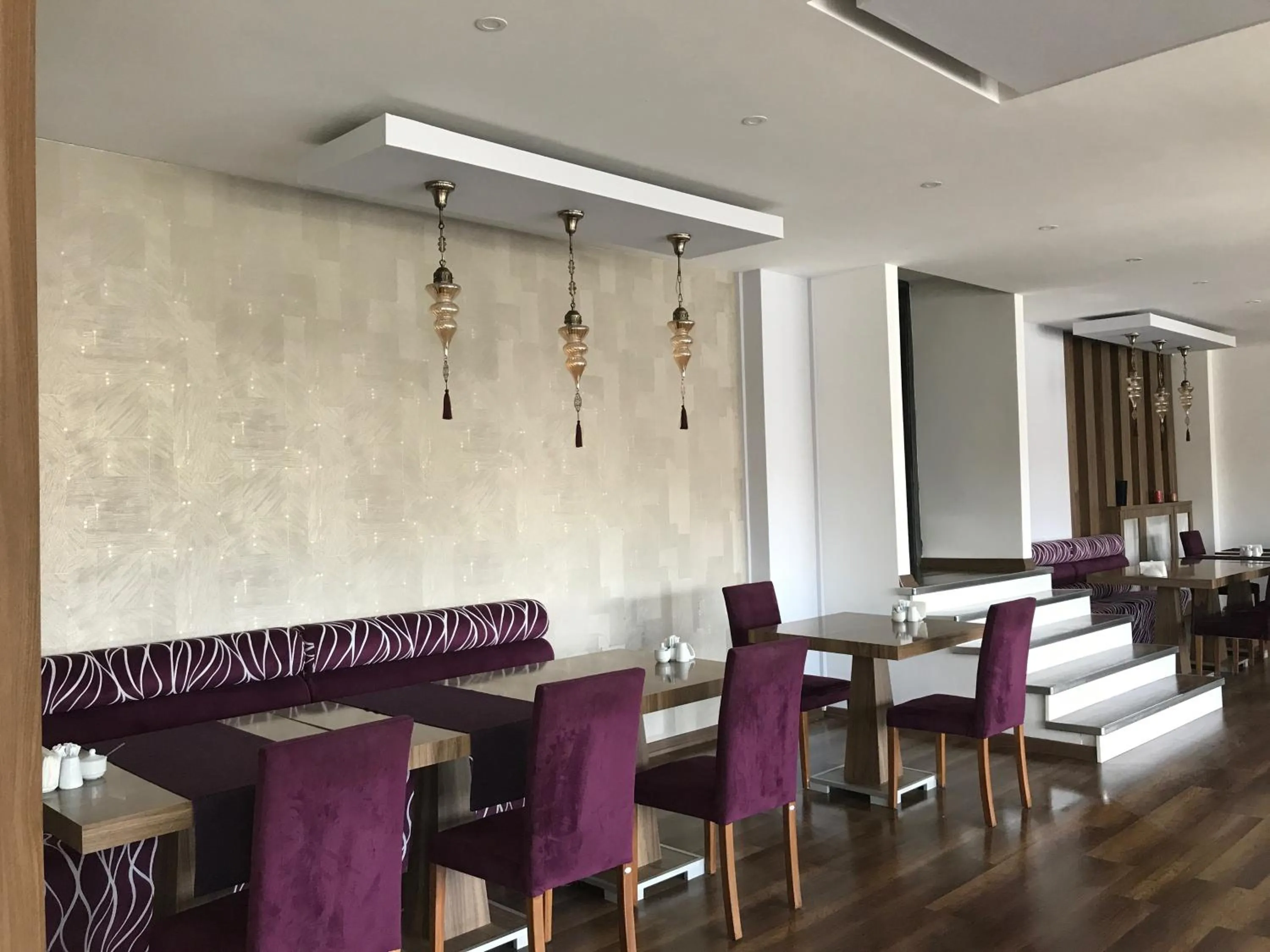 Restaurant/places to eat in Hande Hotel