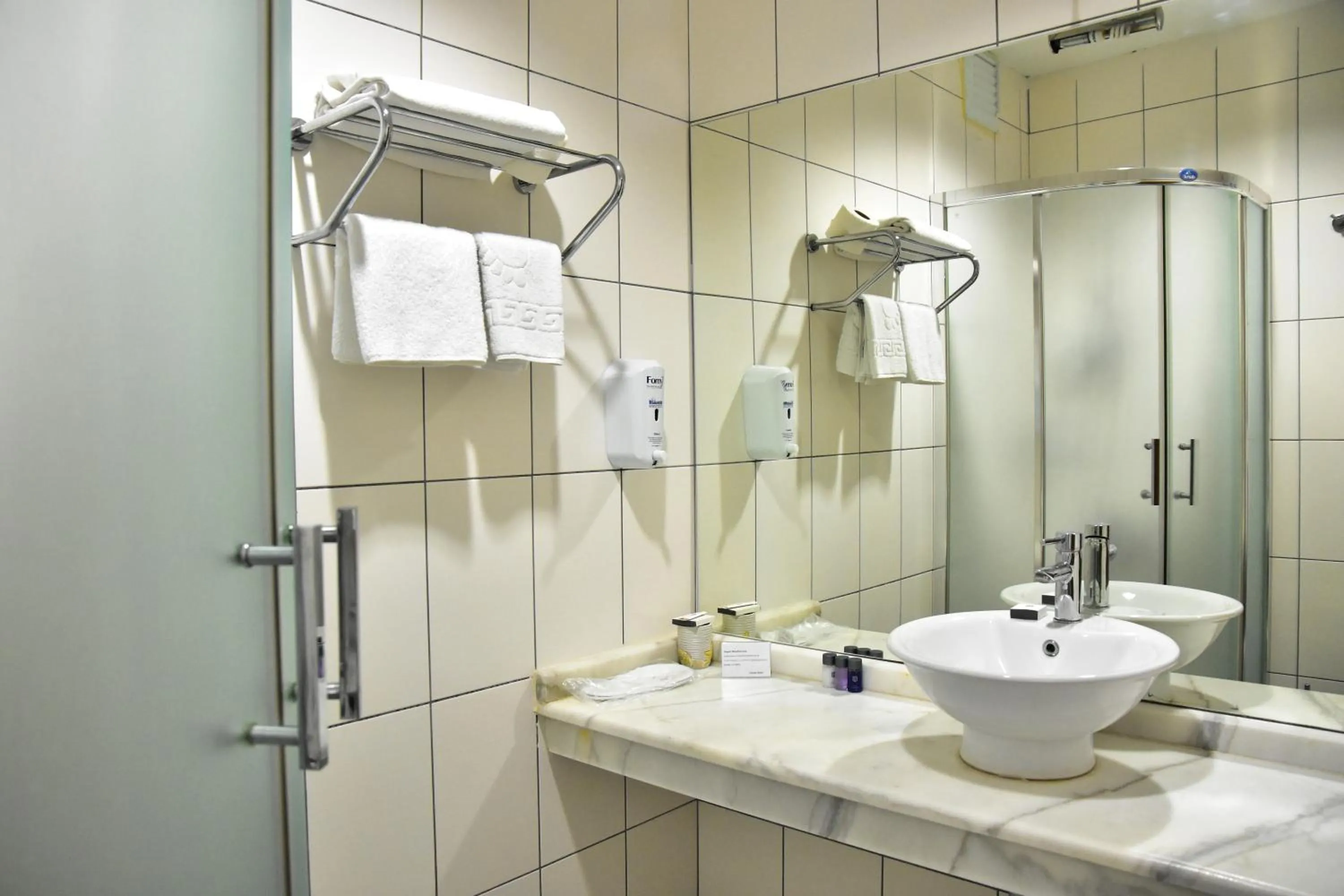 Bathroom in Hande Hotel