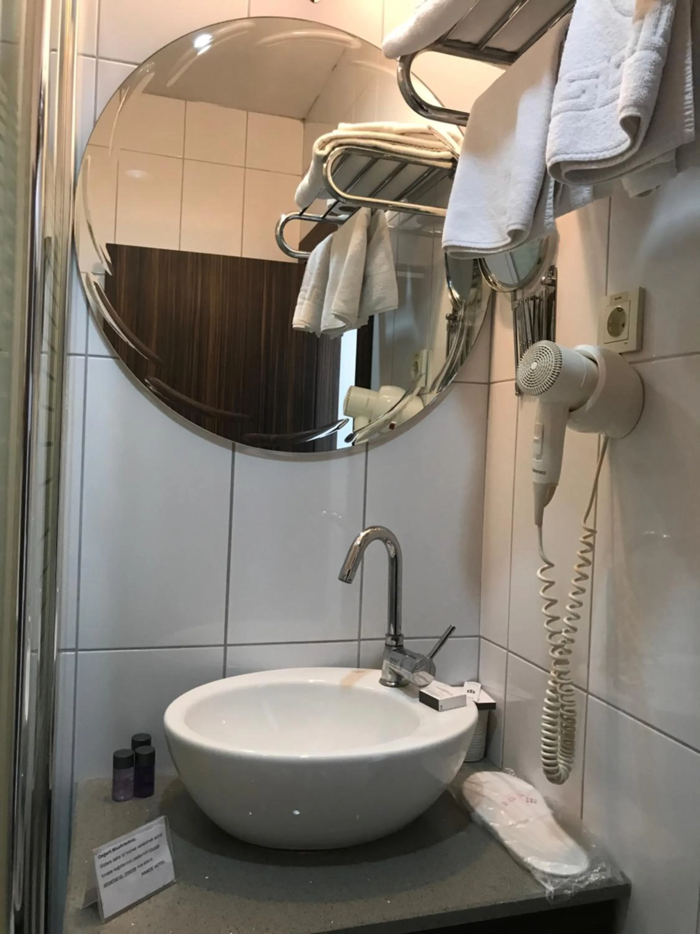 Bathroom in Hande Hotel