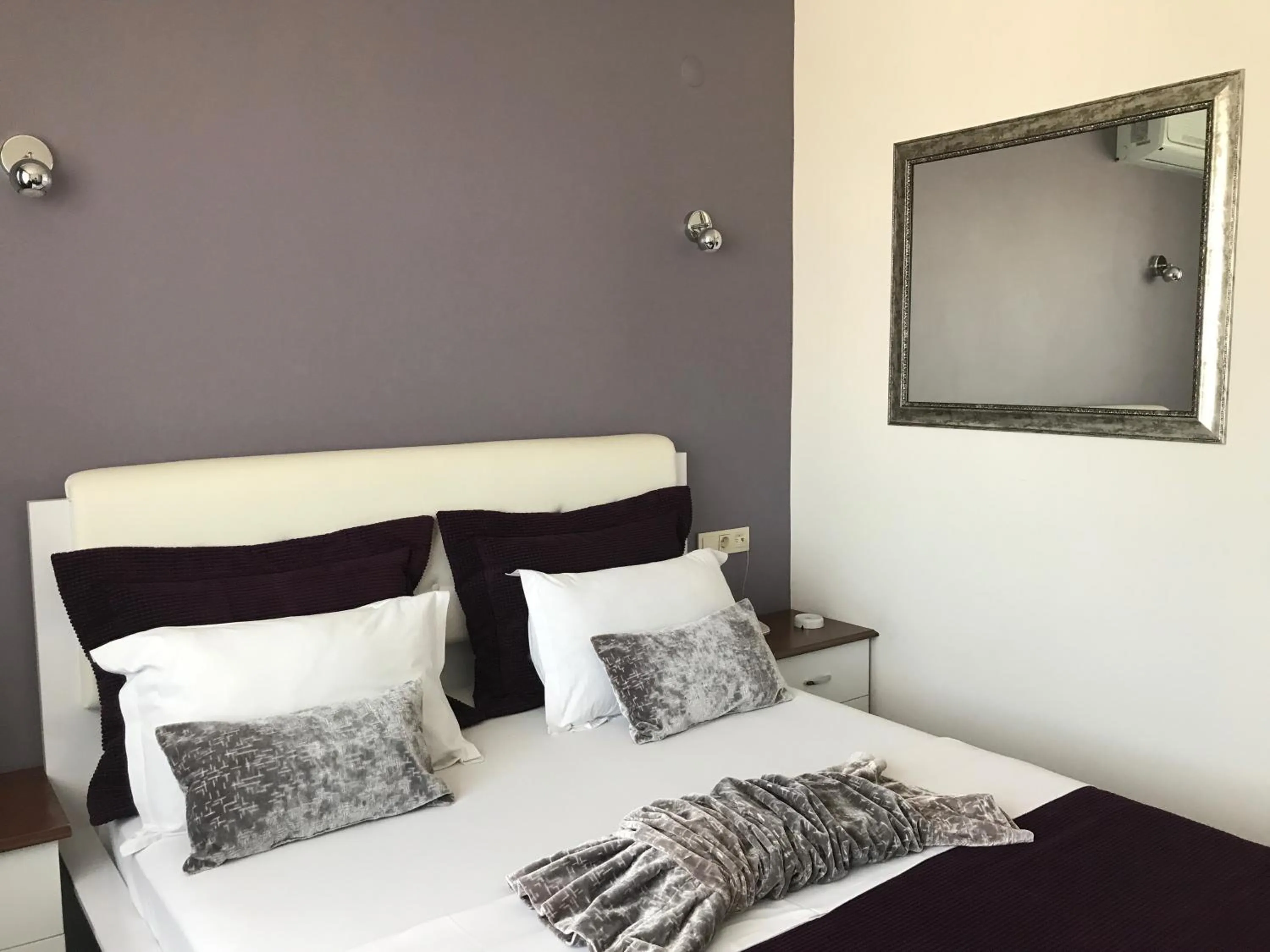 Bedroom in Hande Hotel