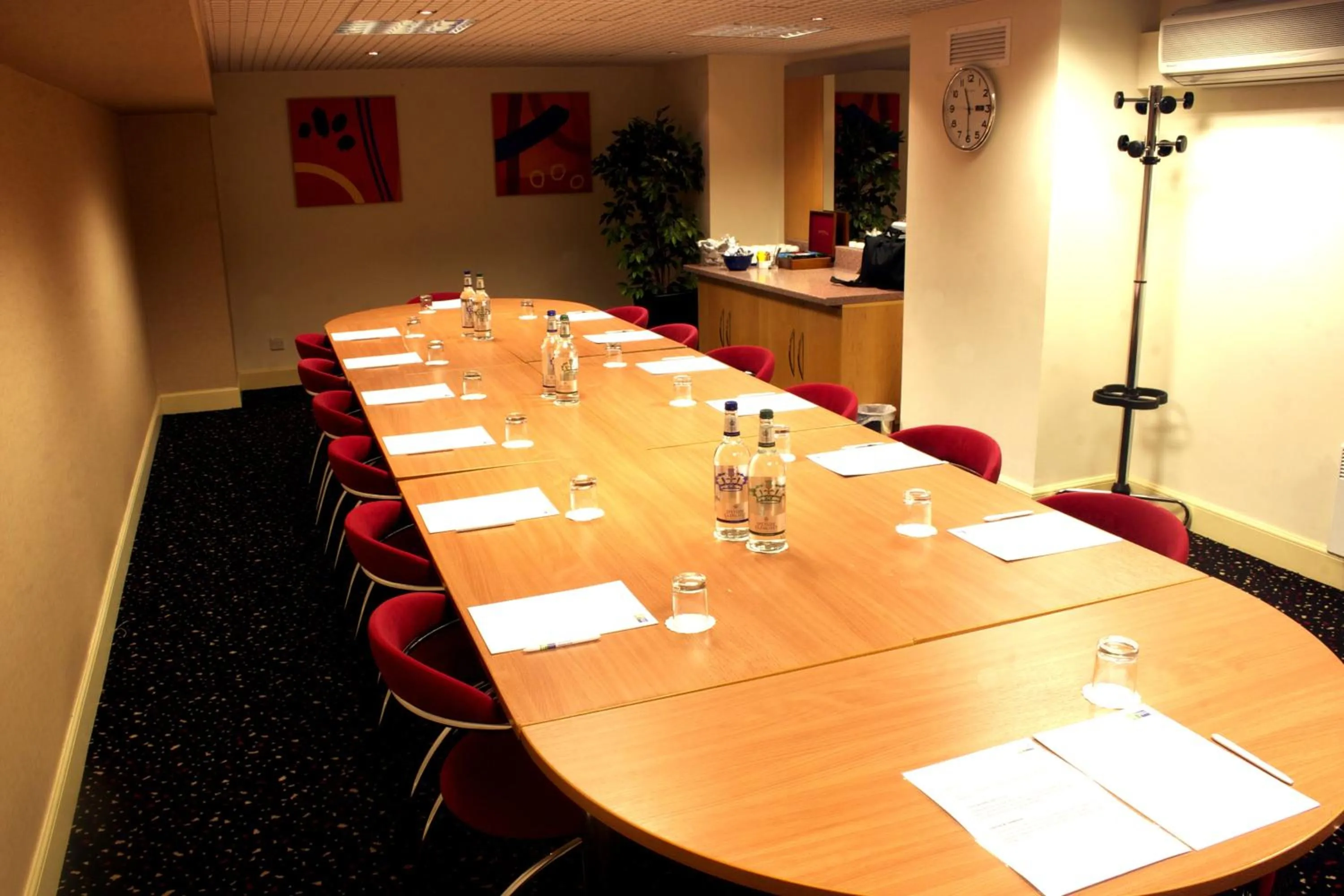 Meeting/conference room in Holiday Inn Express Edinburgh City Centre by IHG