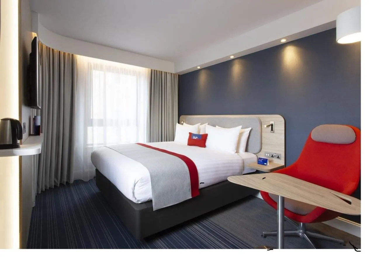 Bedroom, Bed in Holiday Inn Express Edinburgh City Centre by IHG