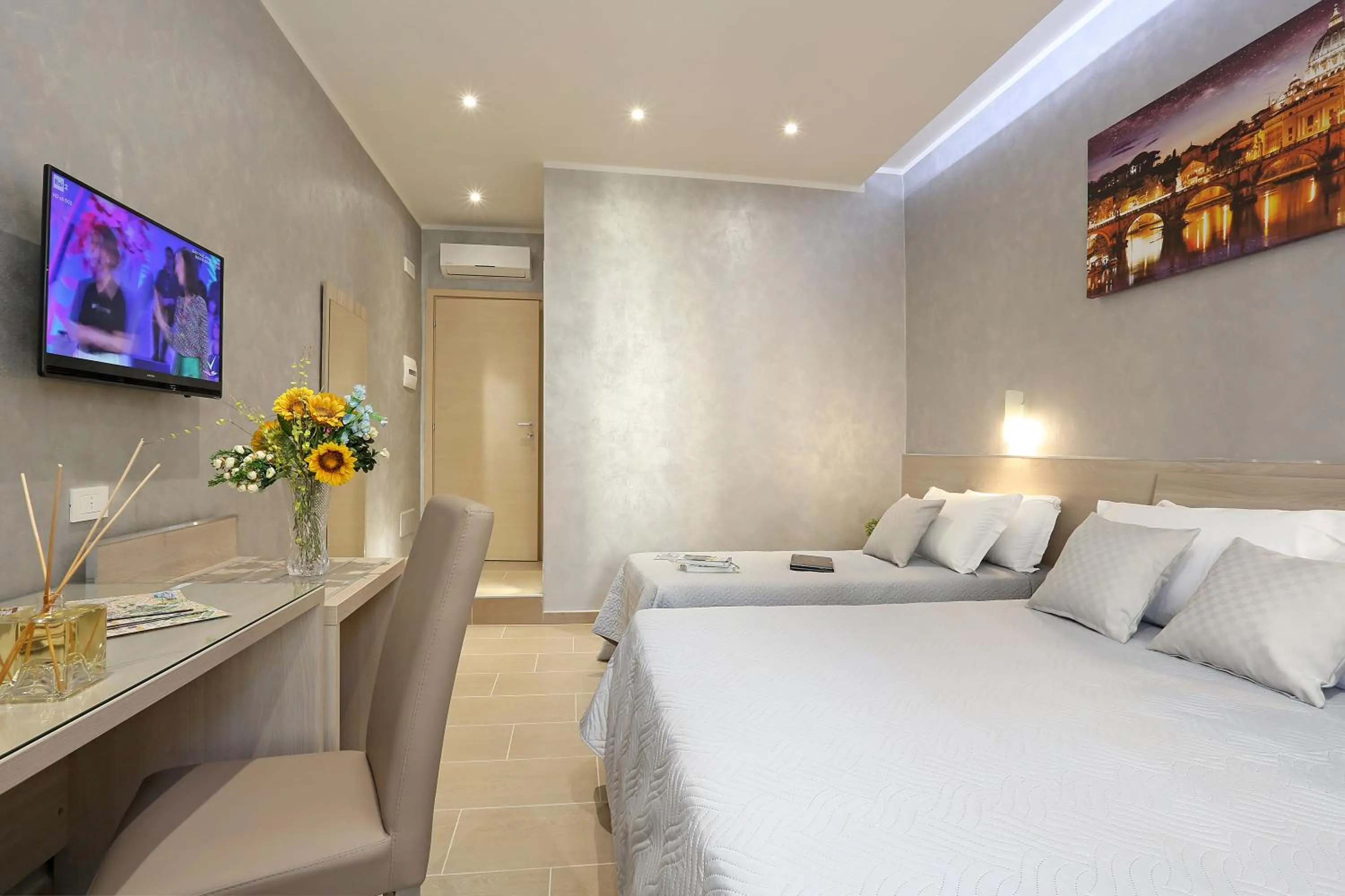 Bedroom, Bed in AdoraSuite 2