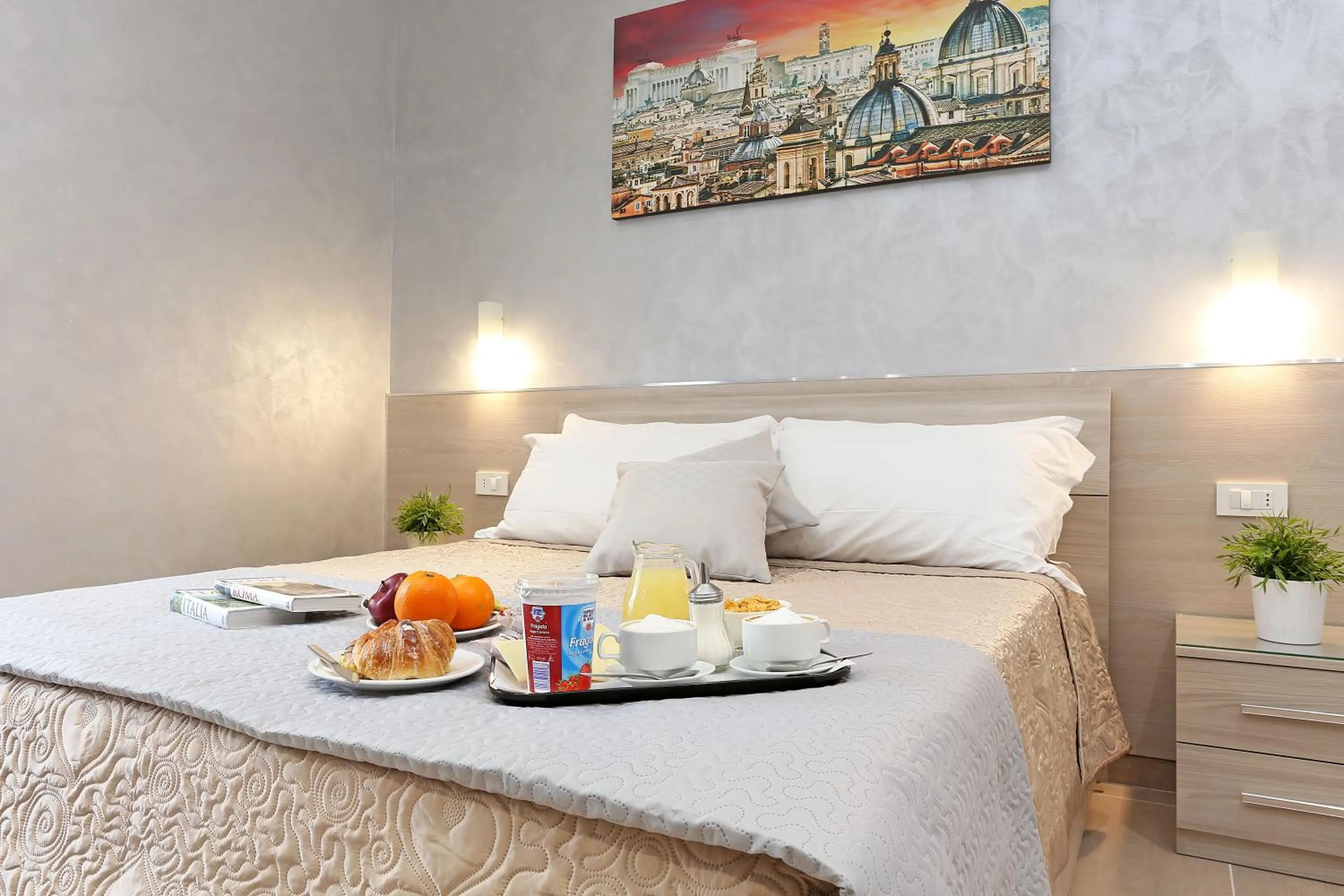 Bedroom, Bed in AdoraSuite 2