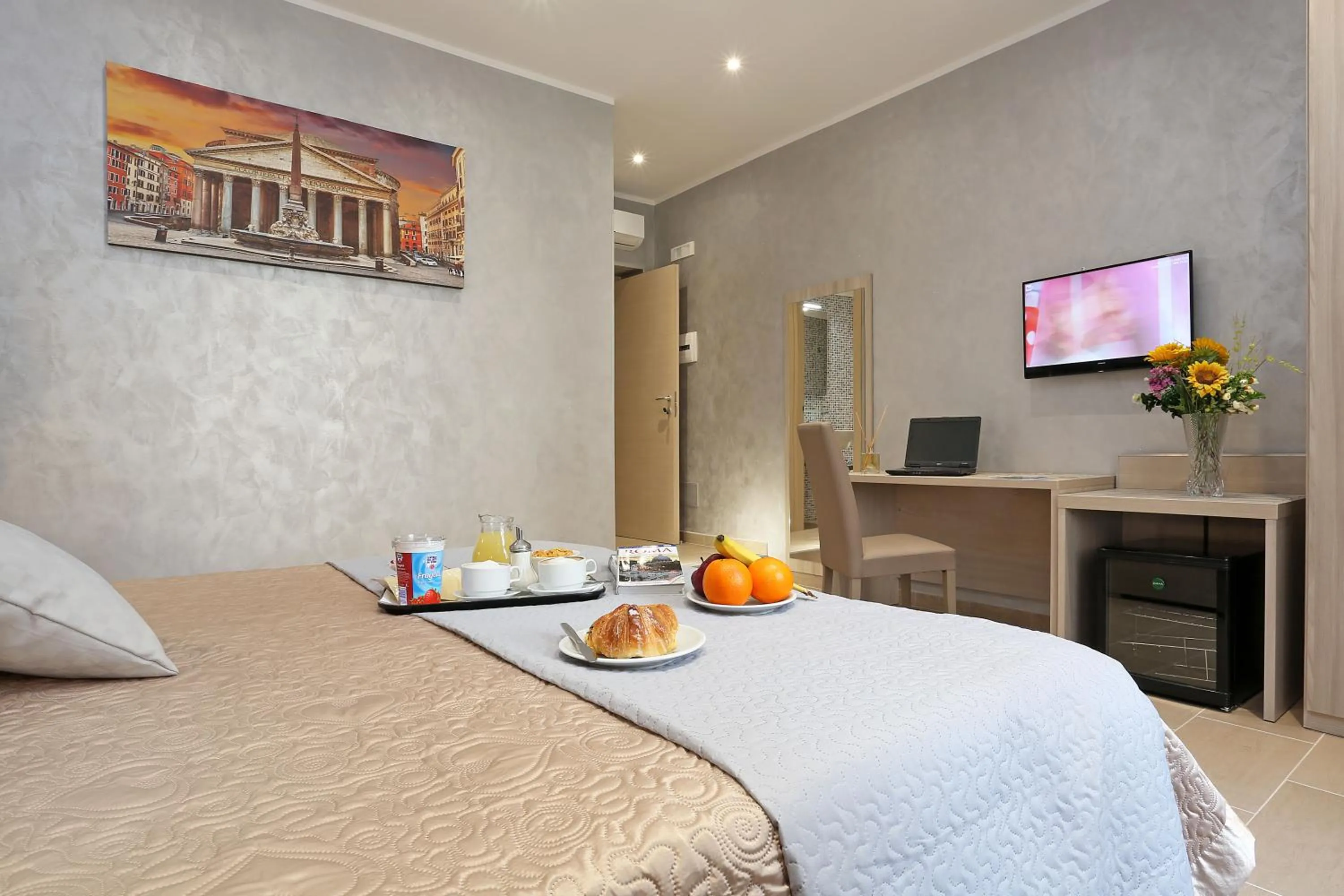 Bedroom, Bed in AdoraSuite 2