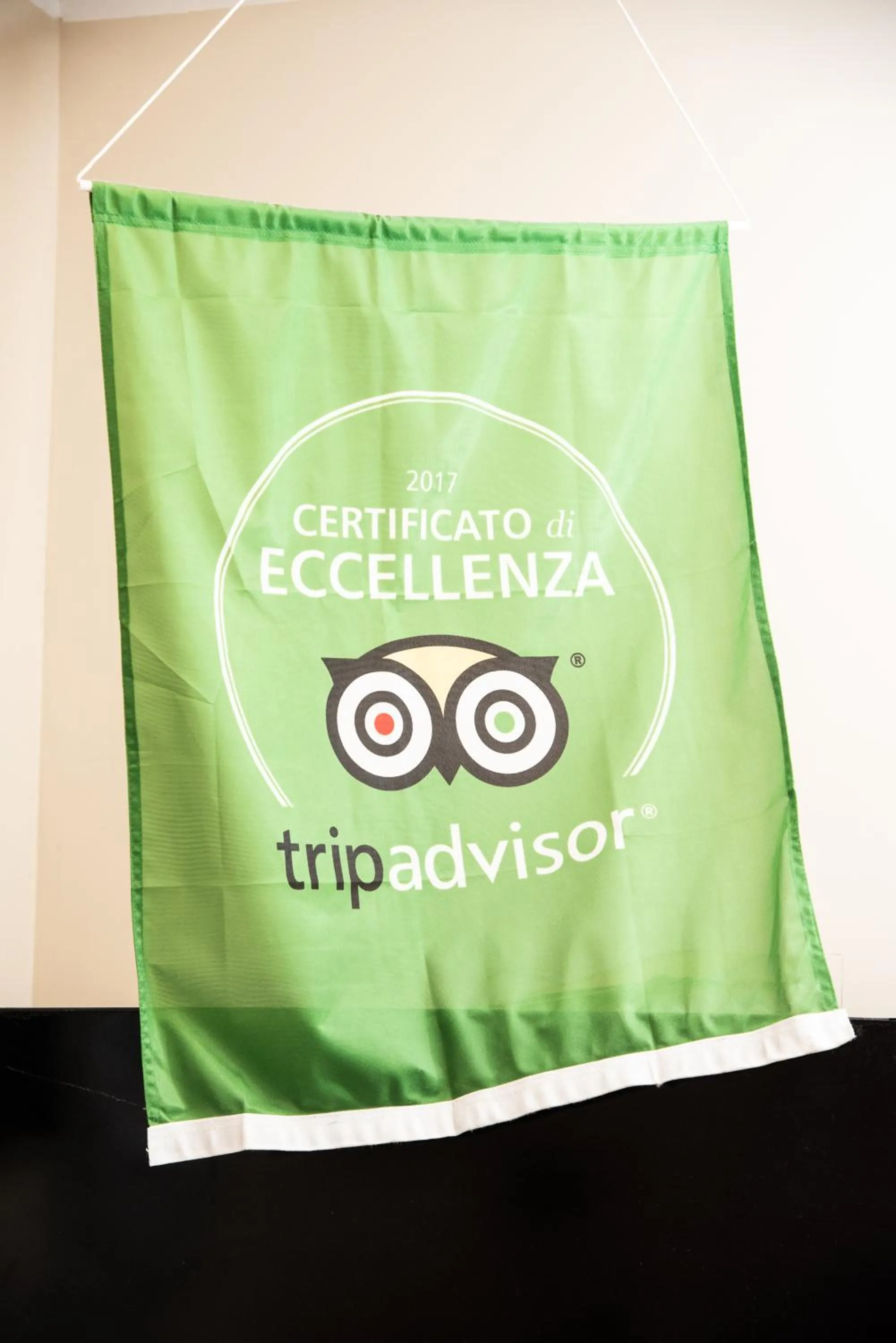 Logo/Certificate/Sign in B&B Metropolitan