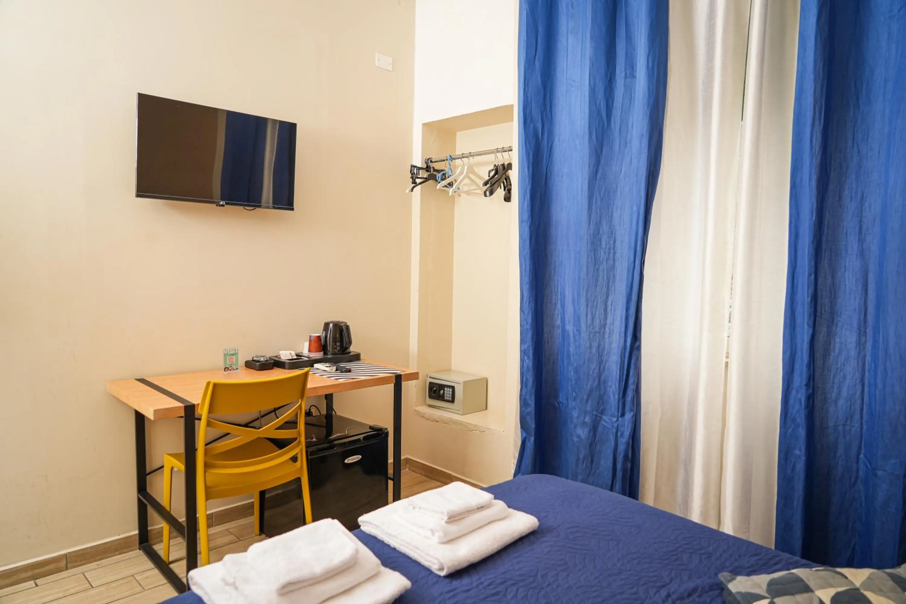 Photo of the whole room, Bed in B&B Metropolitan