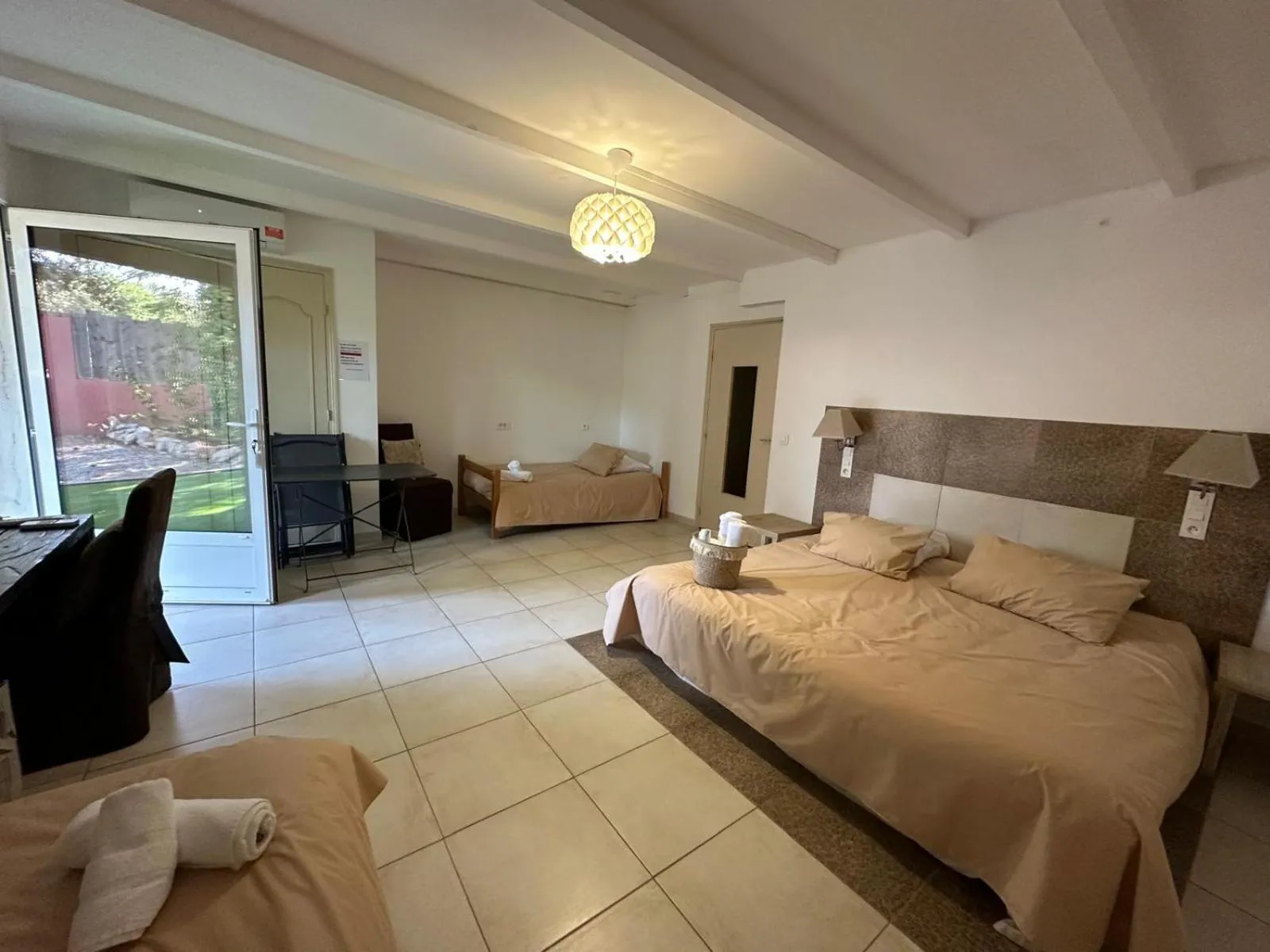 Bed in L'hôtel du Bastier