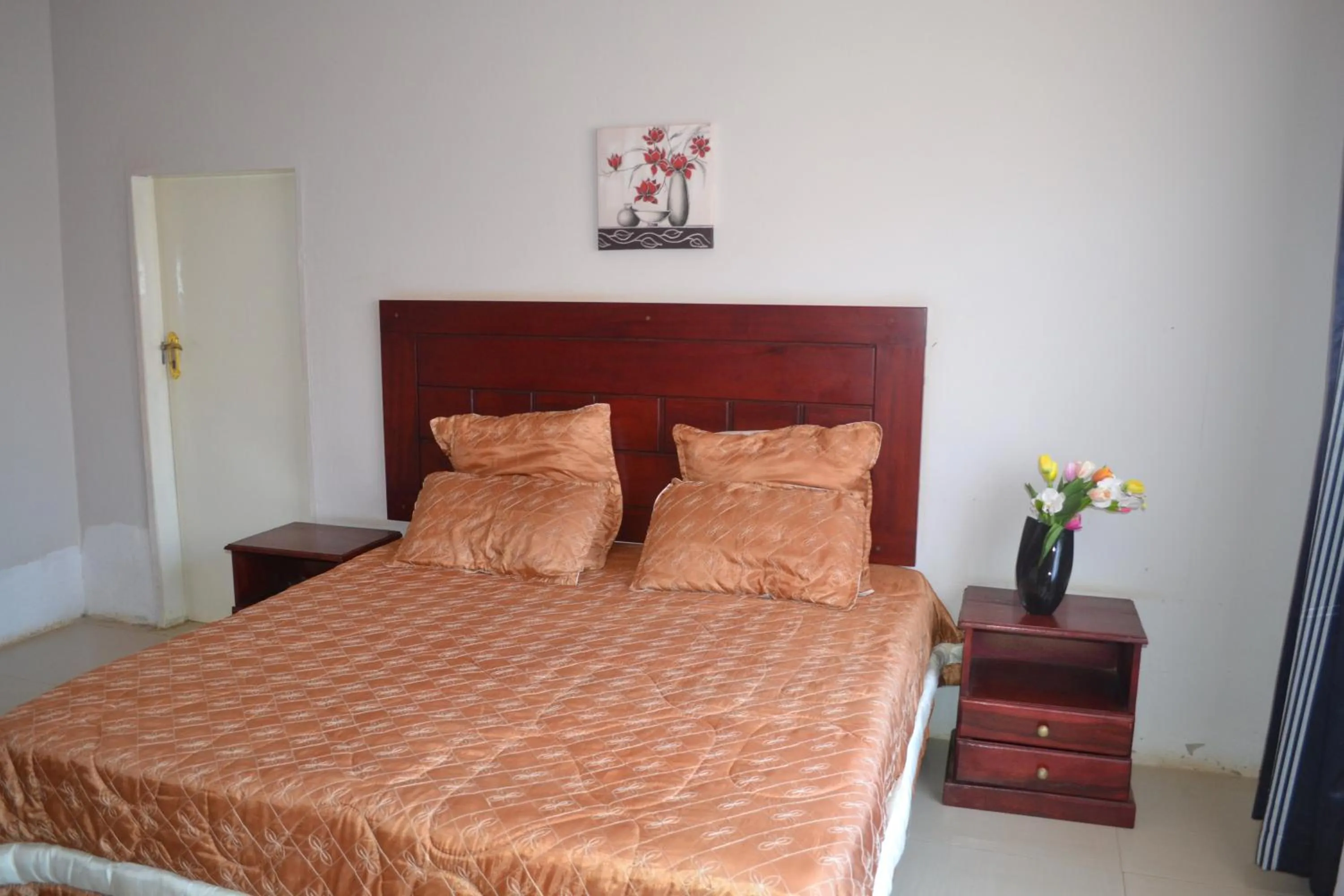 Bed in Honeybed Lodge