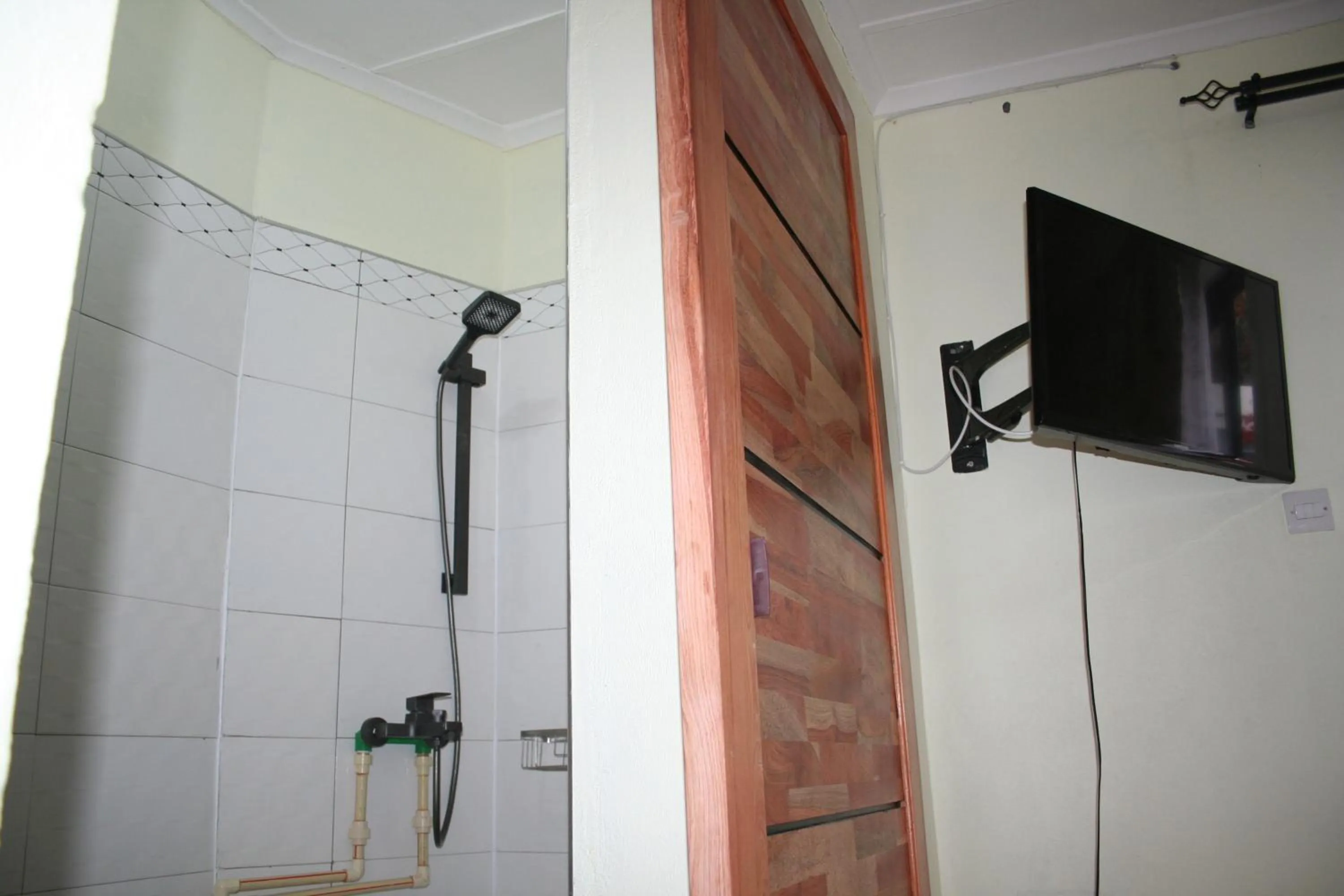 Shower in Honeybed Lodge