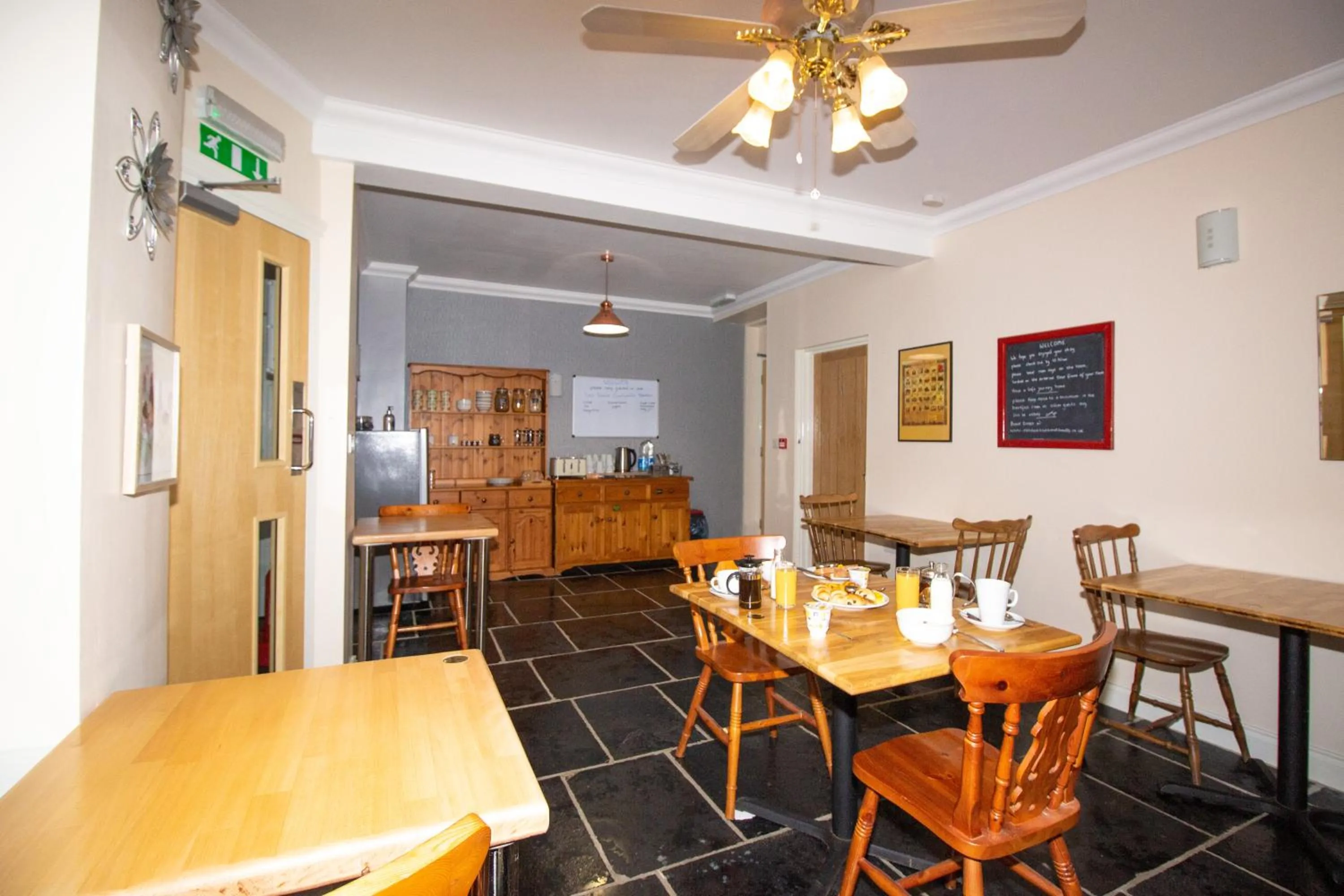 Breakfast in Old School B & B