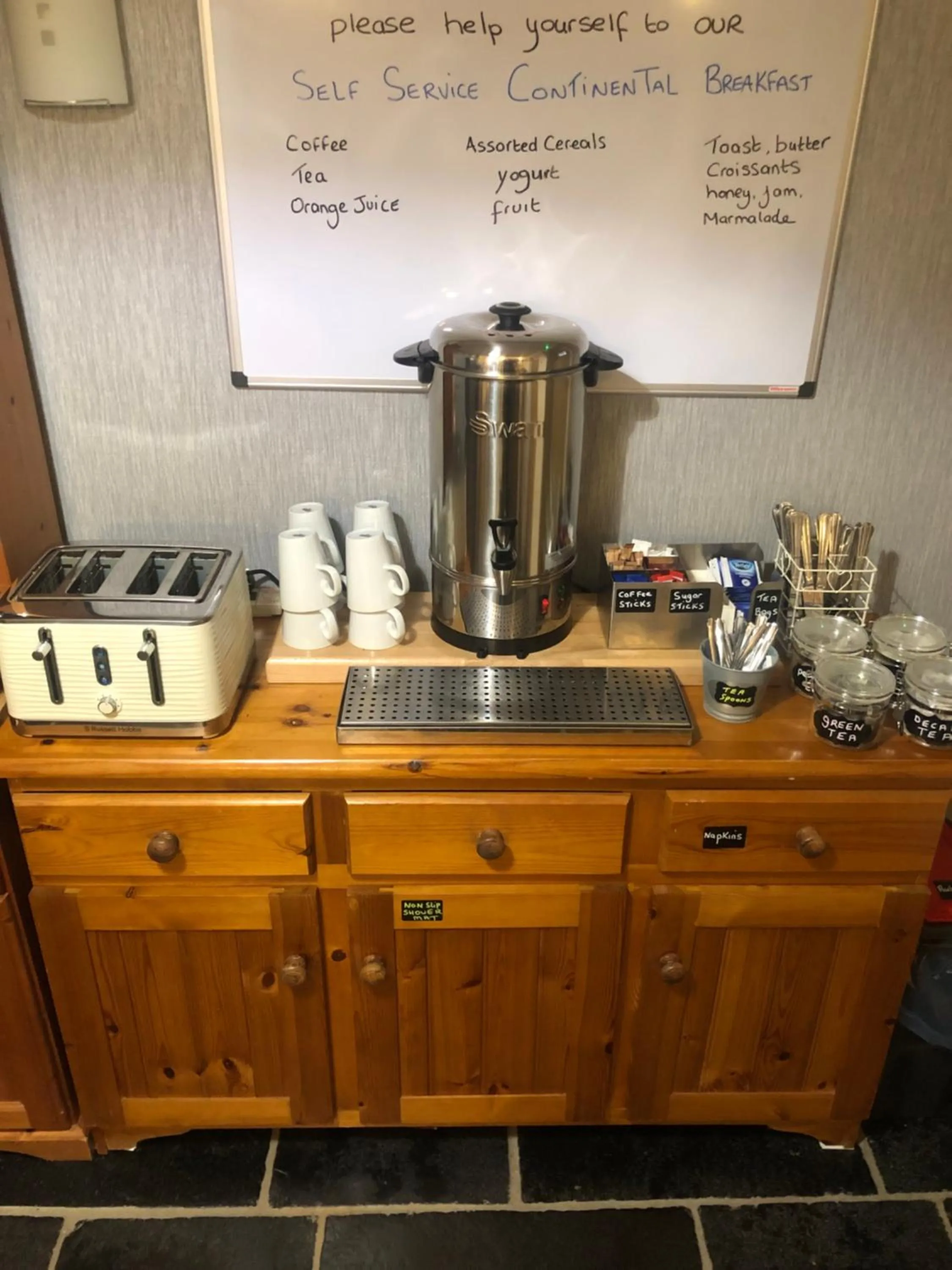 Breakfast in Old School B & B