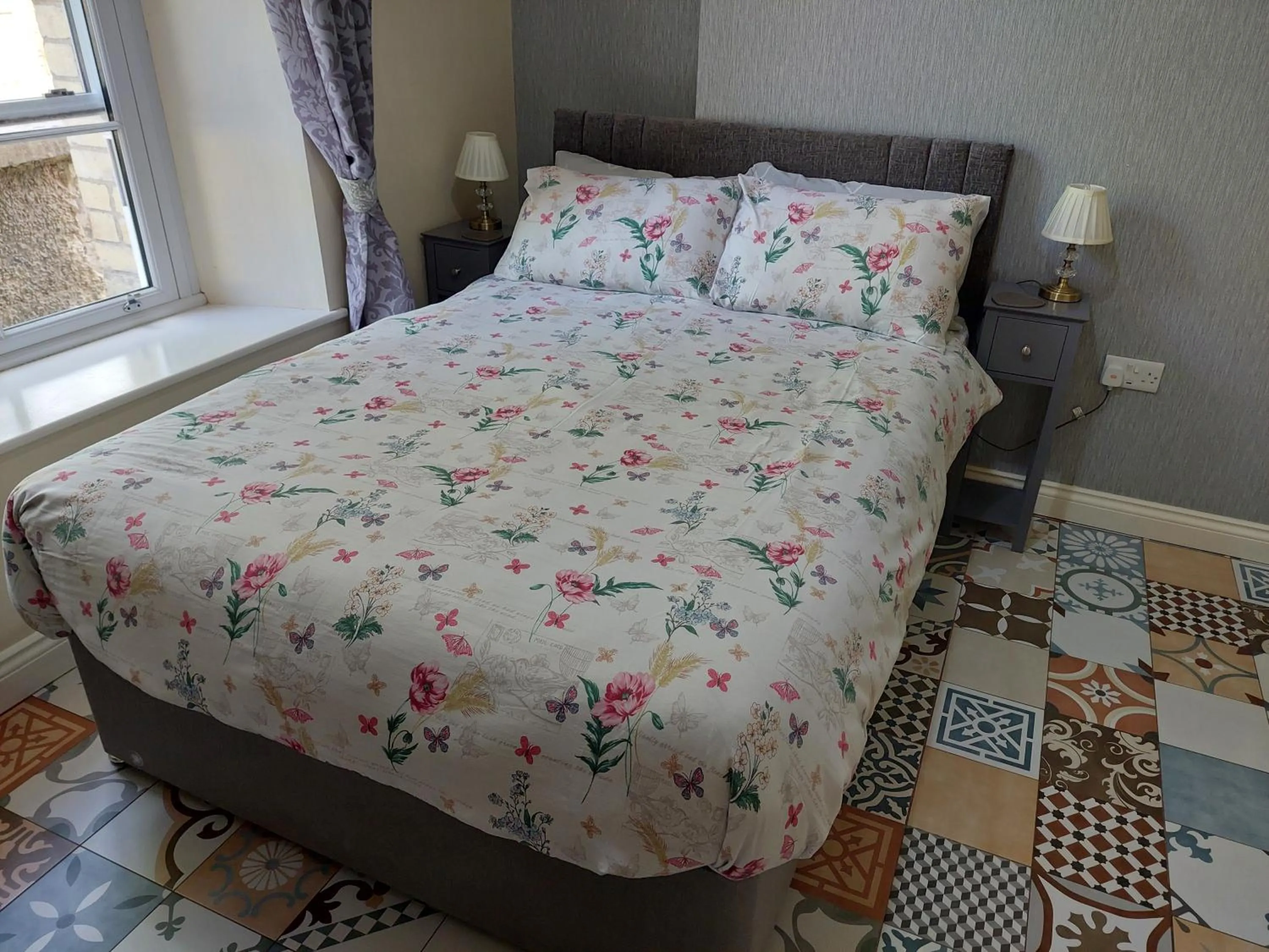 Bedroom, Bed in Old School B & B