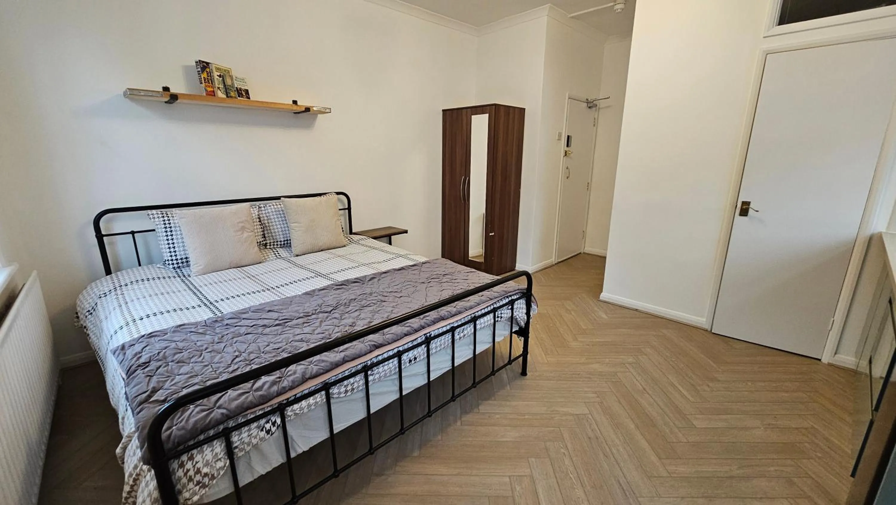 Bedroom in Bros Inn Hotel