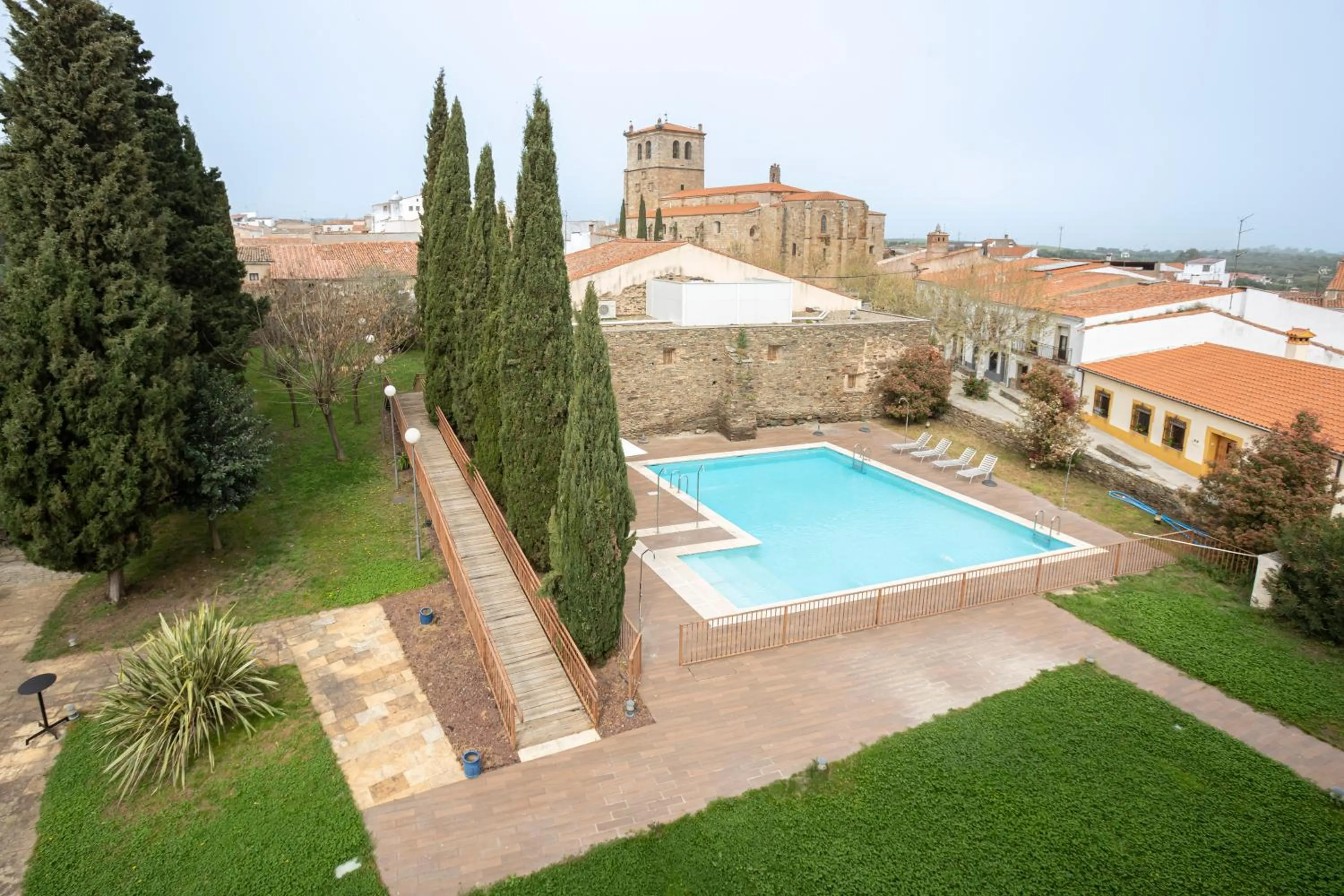 Swimming pool in Hotel Puente de Alconétar