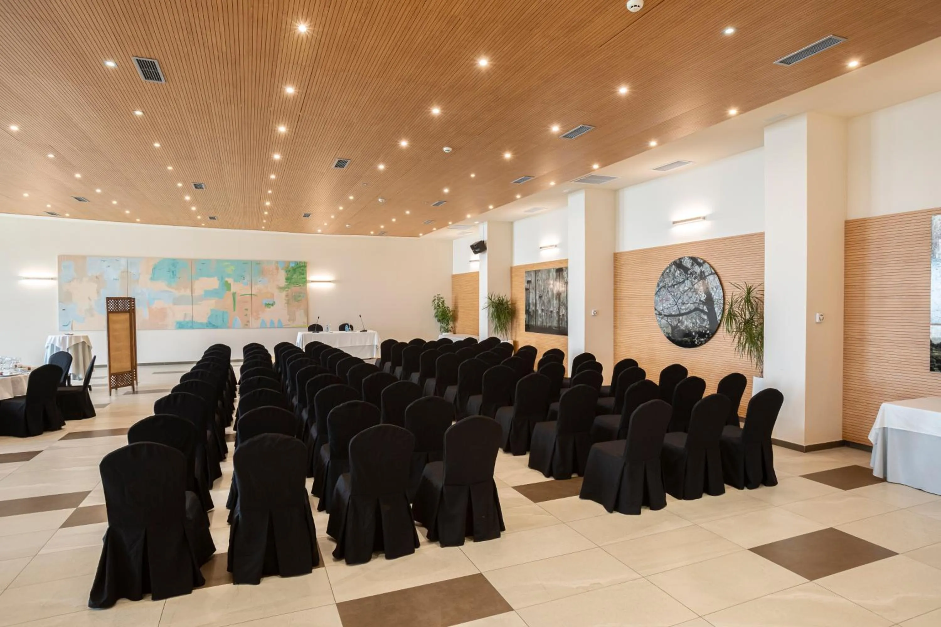 Meeting/conference room in Hotel Puente de Alconétar
