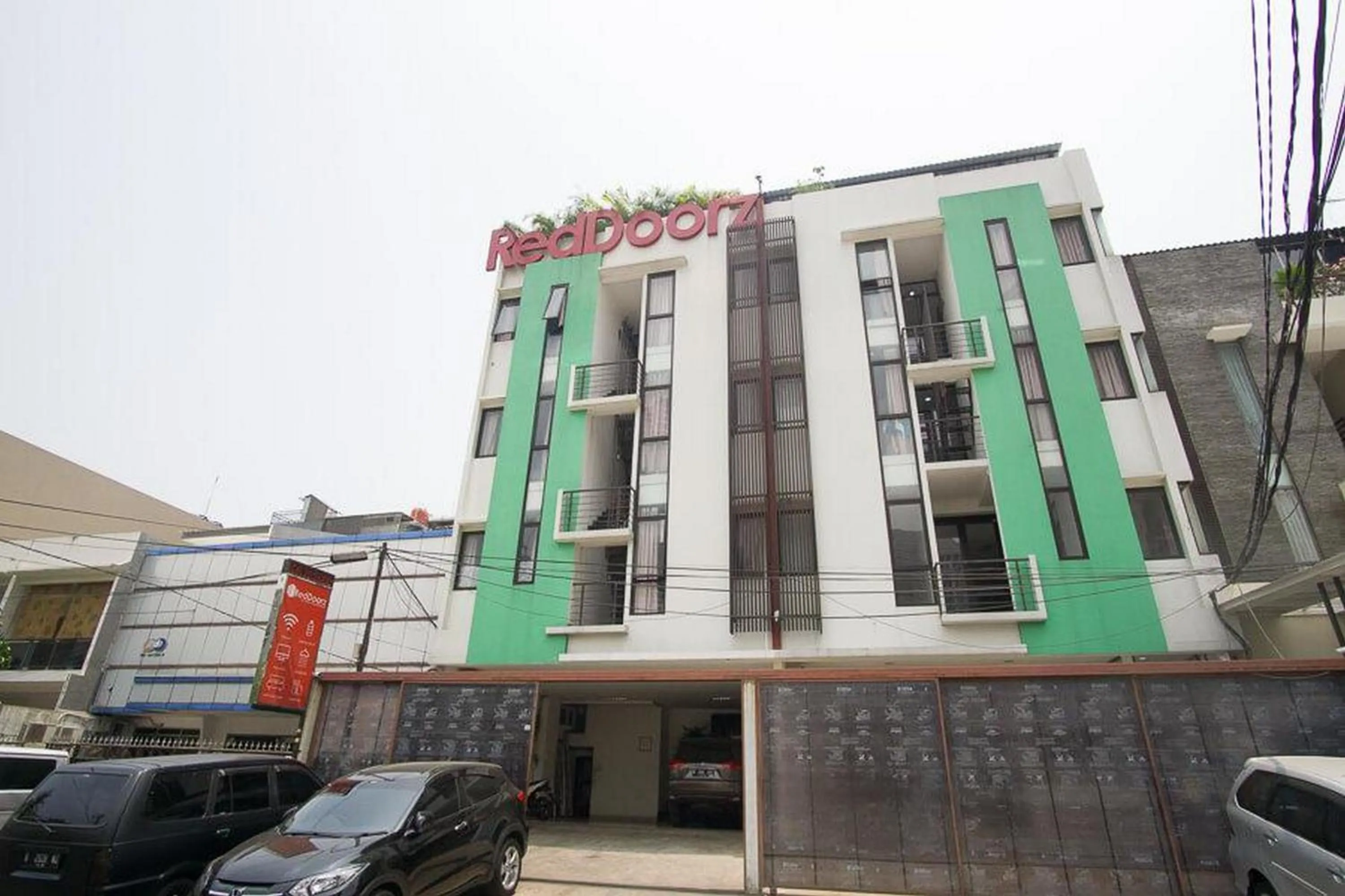 RedDoorz Plus near Plaza Indonesia