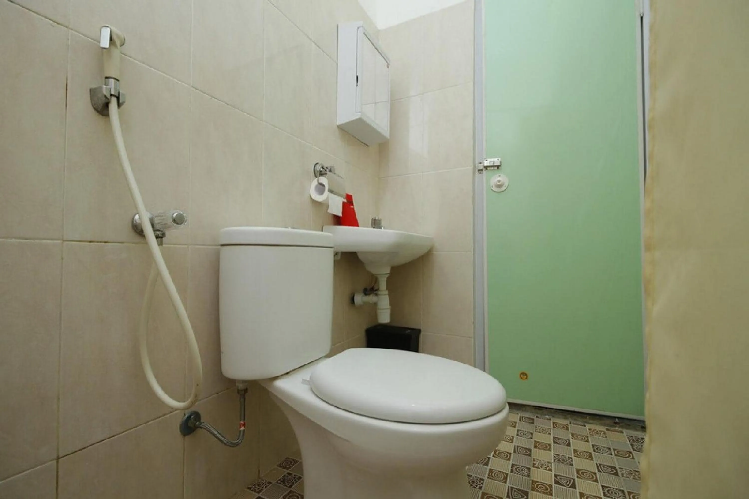 RedDoorz Plus near Plaza Indonesia