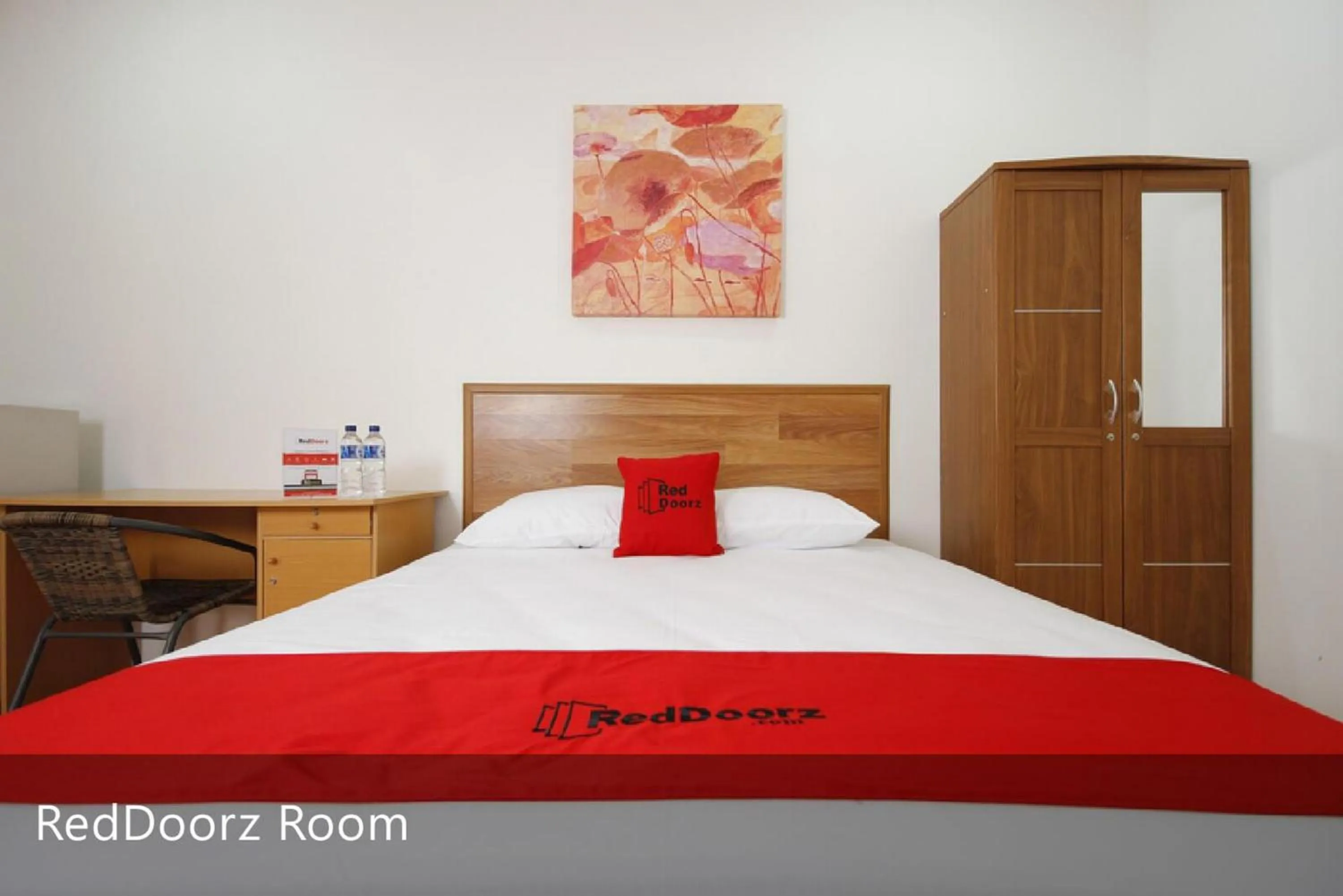 Bed in RedDoorz Plus near Plaza Indonesia
