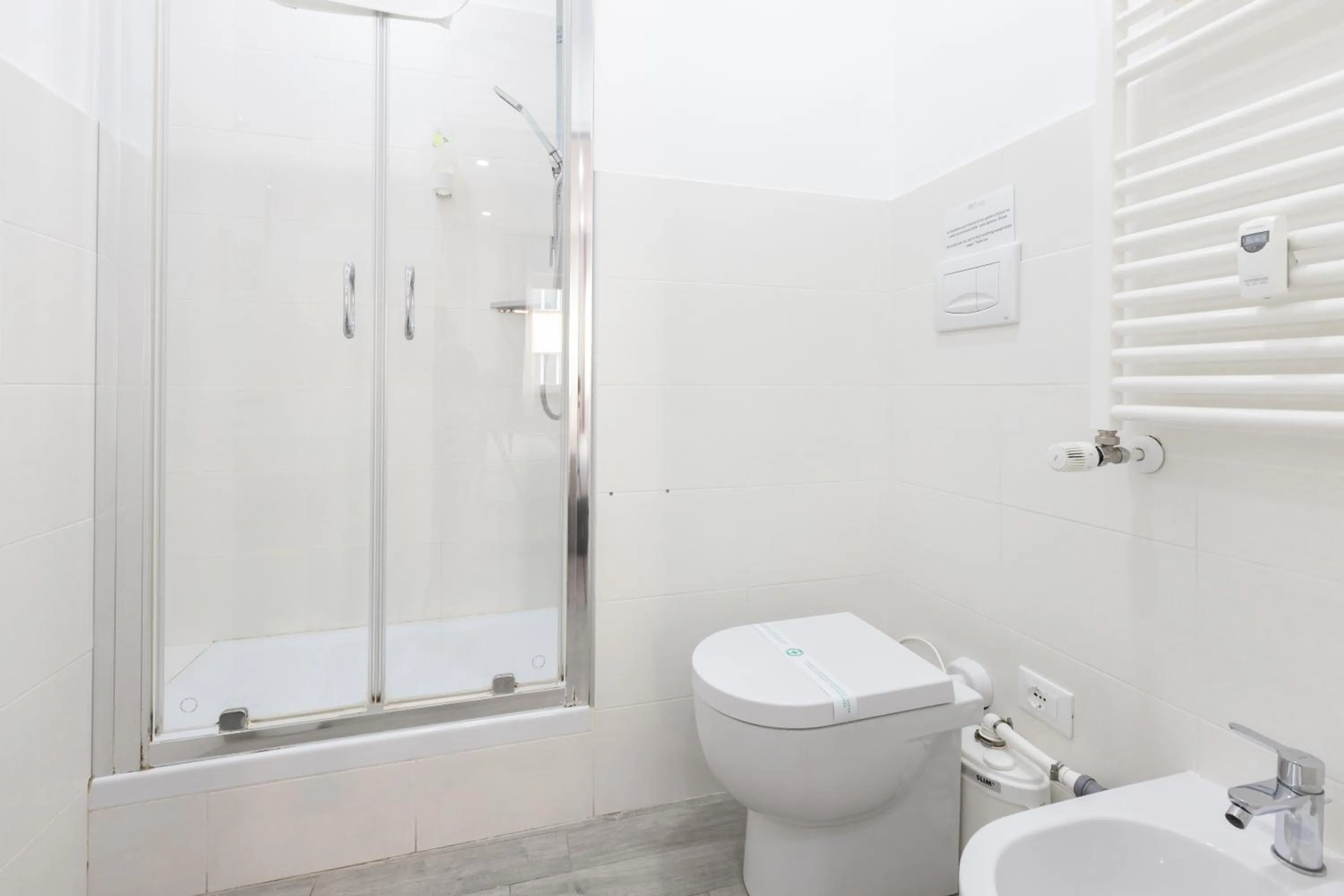 Shower in 247 Luxury Rooms Trastevere