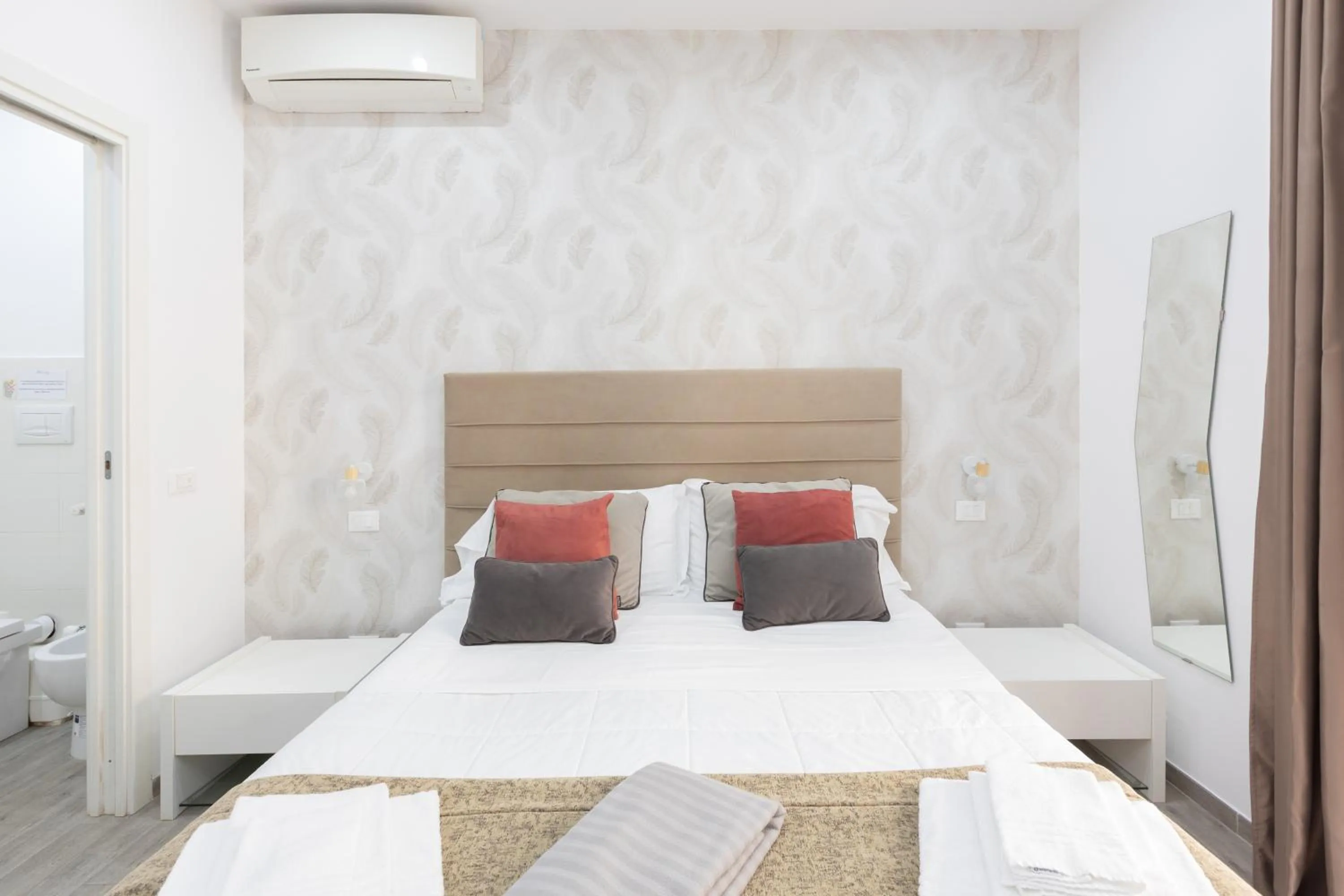 Bed in 247 Luxury Rooms Trastevere