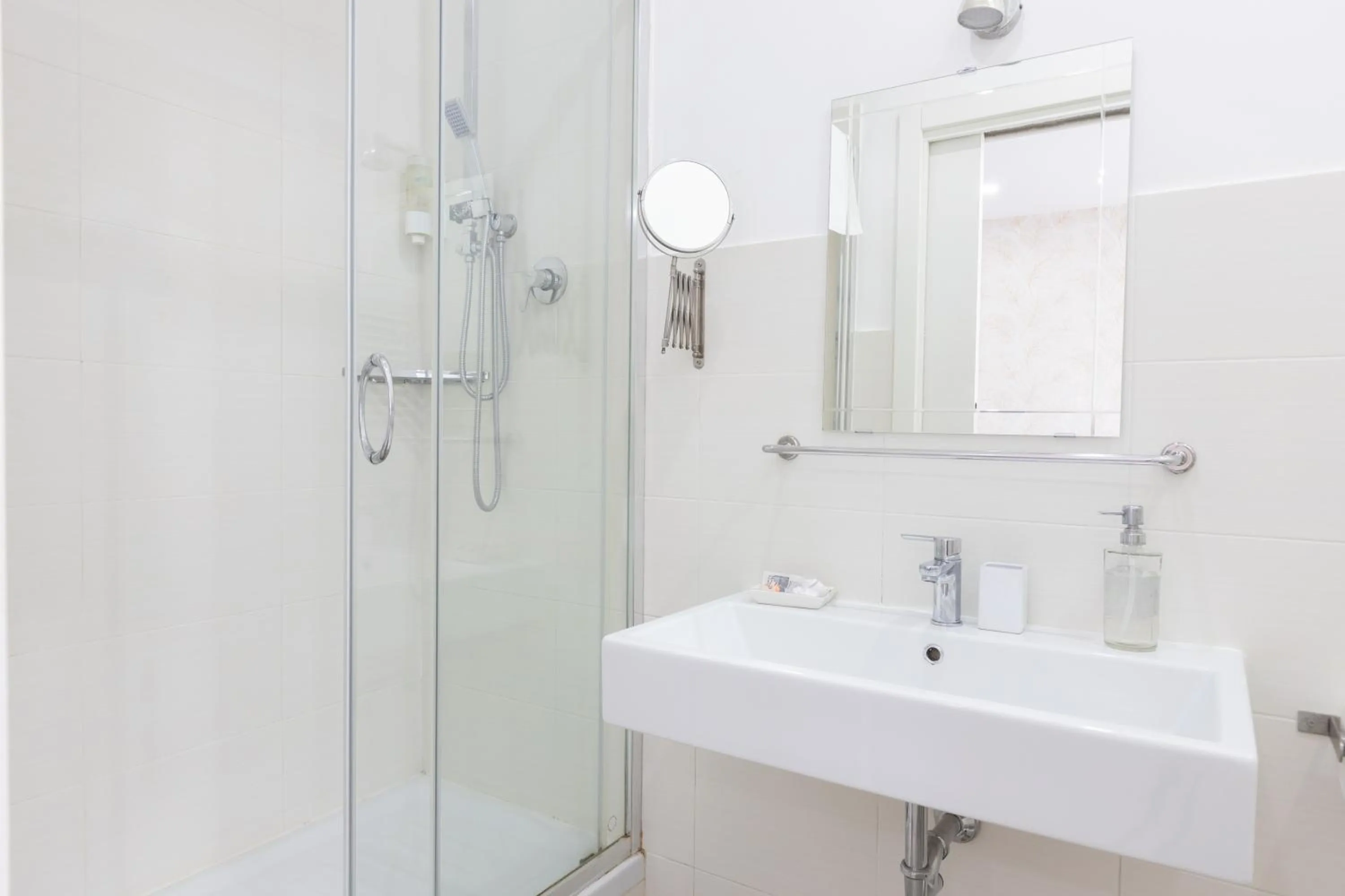 Shower in 247 Luxury Rooms Trastevere