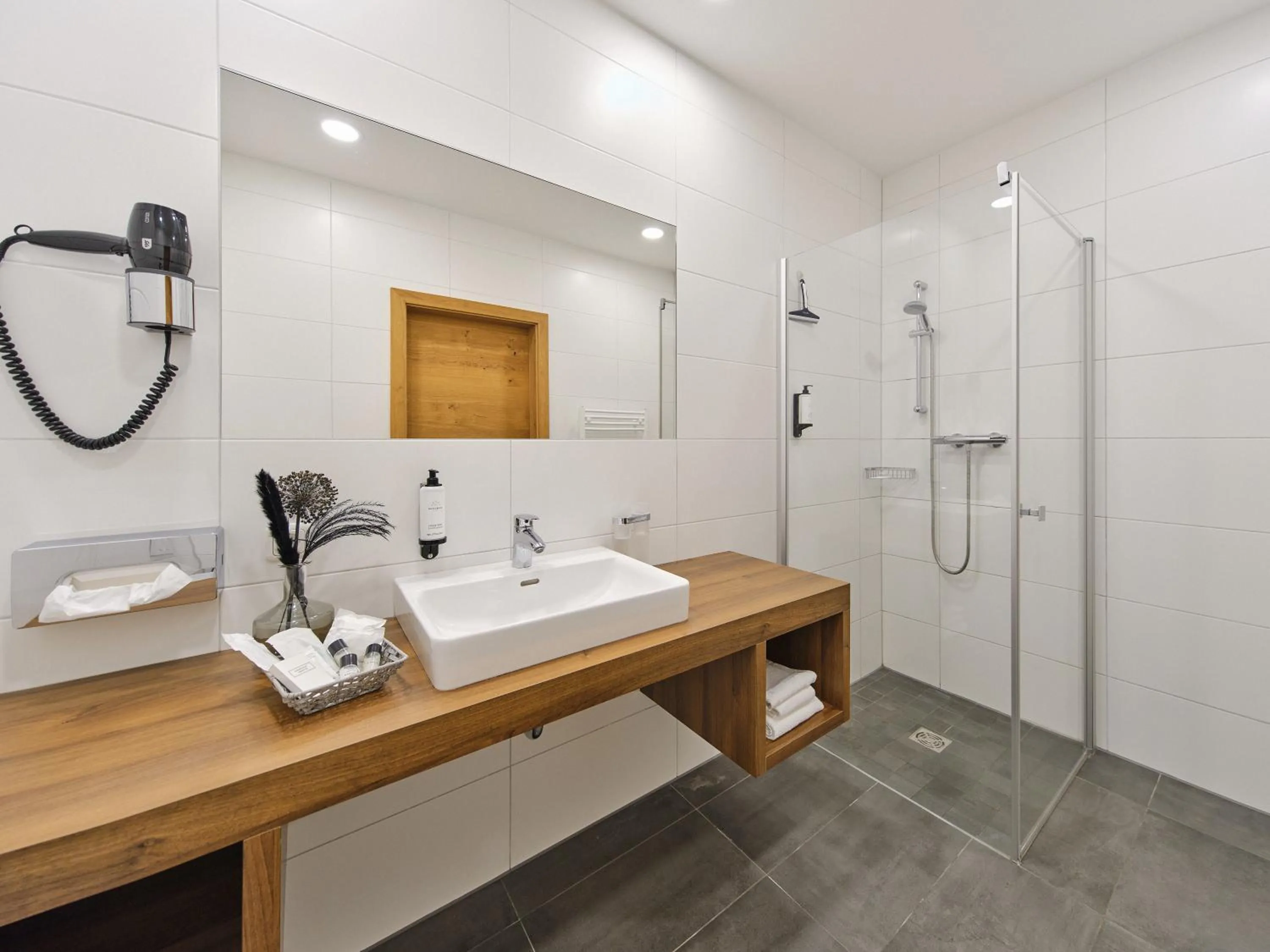 Shower in Hofwirthotel