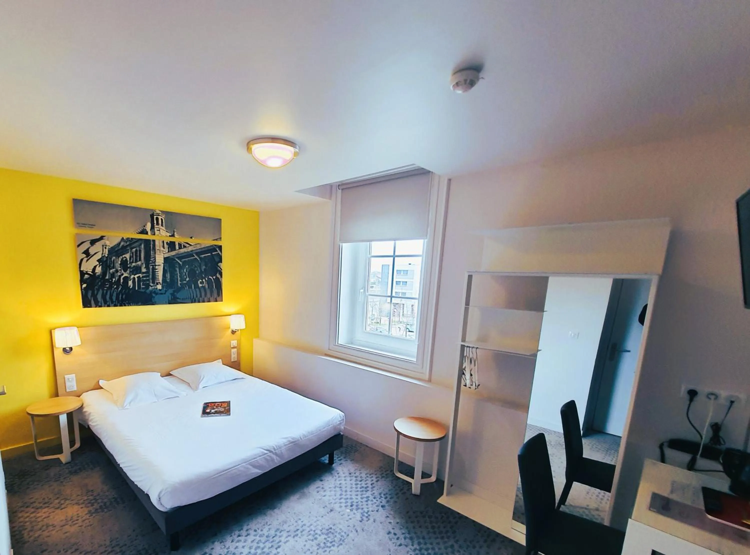 Photo of the whole room, Bed in Hôtel de la Gare - Restaurant Bistro Quai