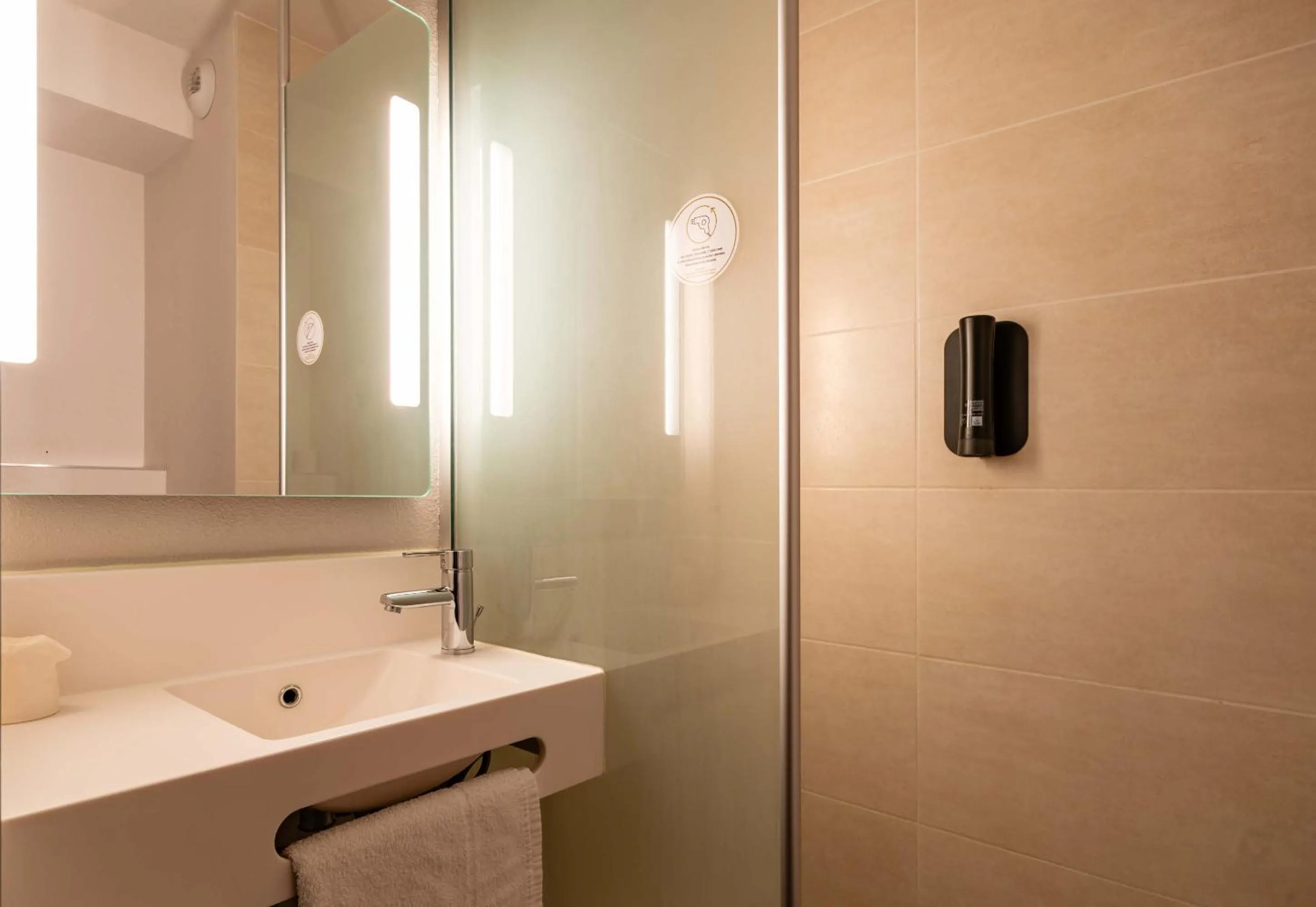 Bathroom in B&B HOTEL Valence TGV Romans