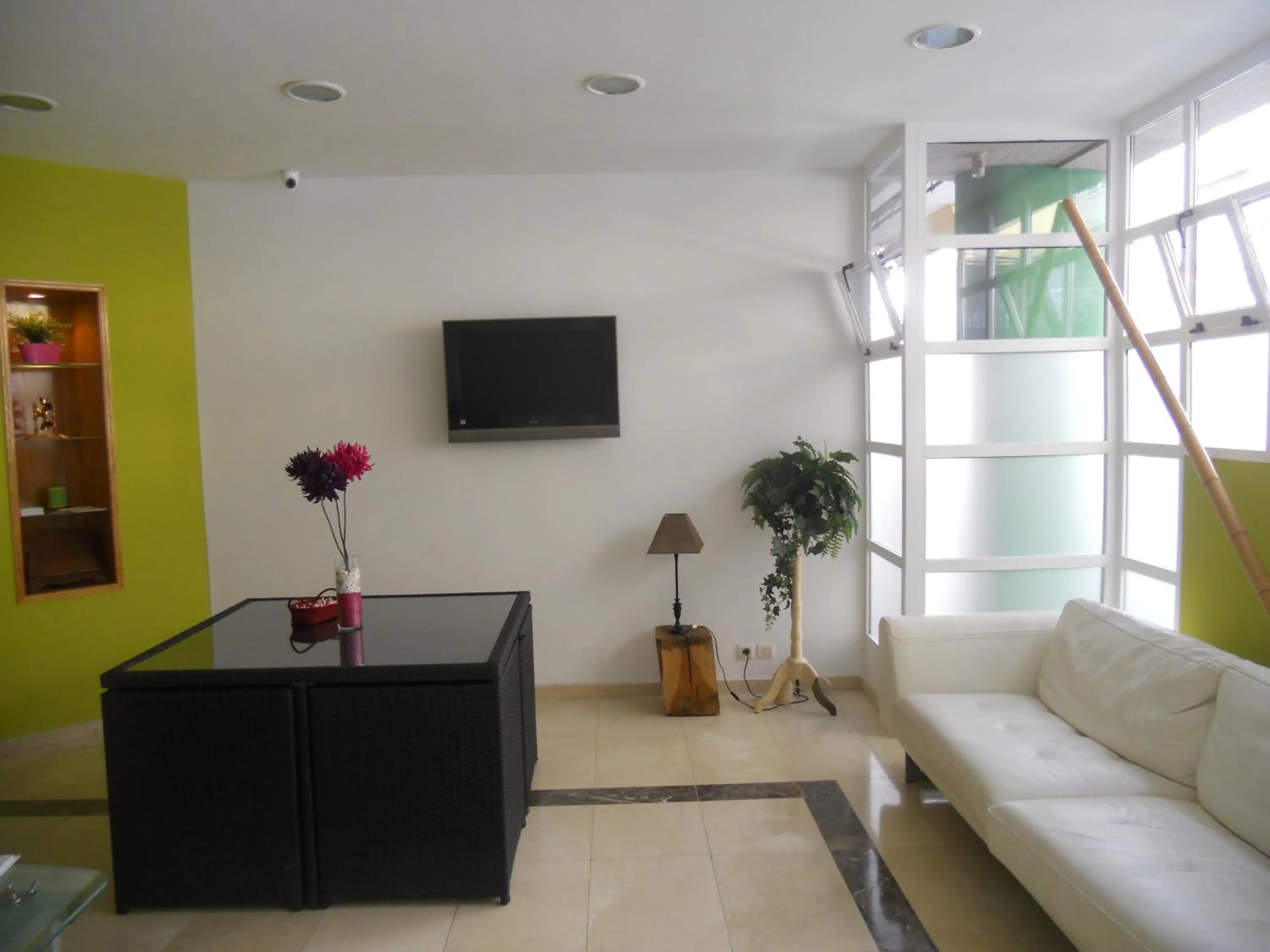 Communal lounge/ TV room in Albergue la Estacion Santiago de Compostela