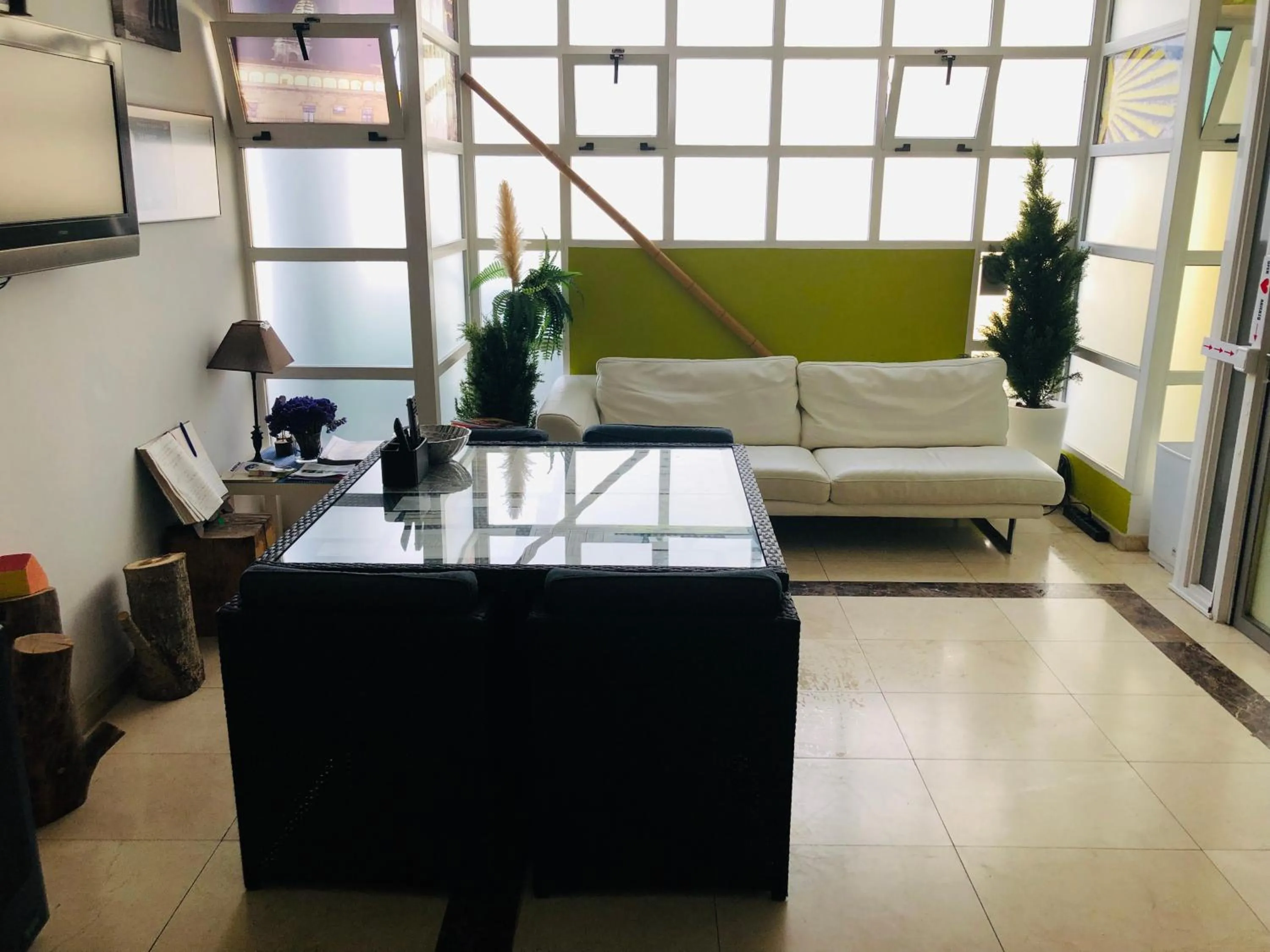 Communal lounge/ TV room in Albergue la Estacion Santiago de Compostela