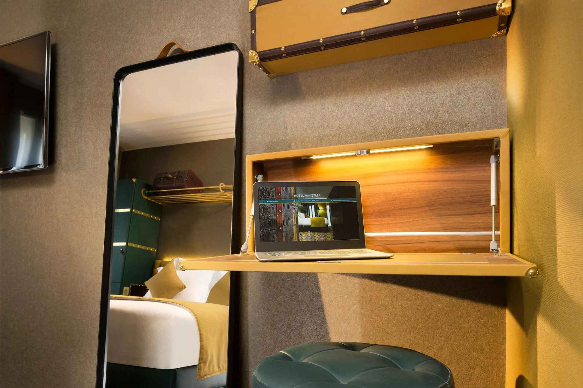 Seating area, Bed in Hotel Whistler - Gare du Nord