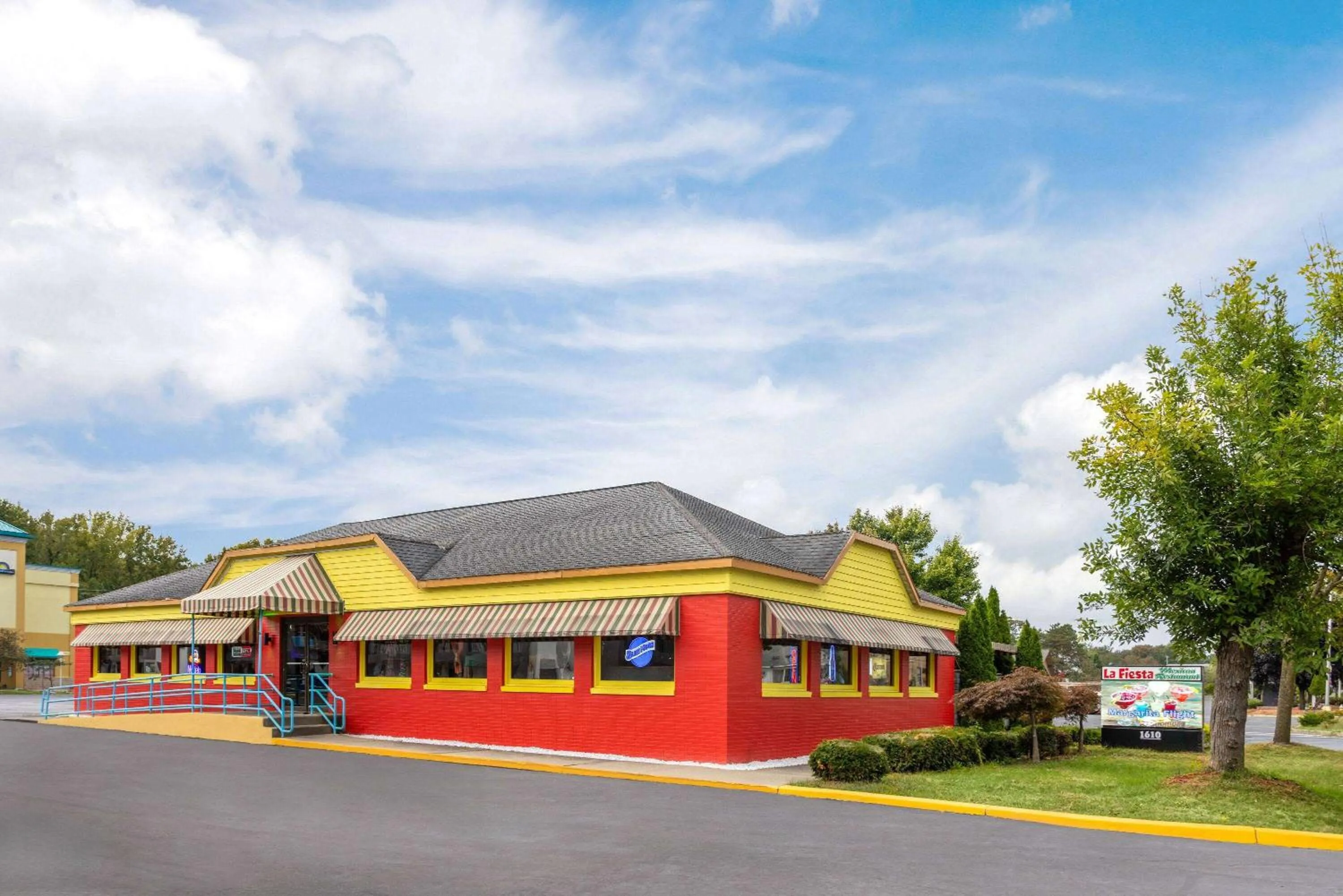 Restaurant/places to eat in Days Inn & Suites by Wyndham Albany