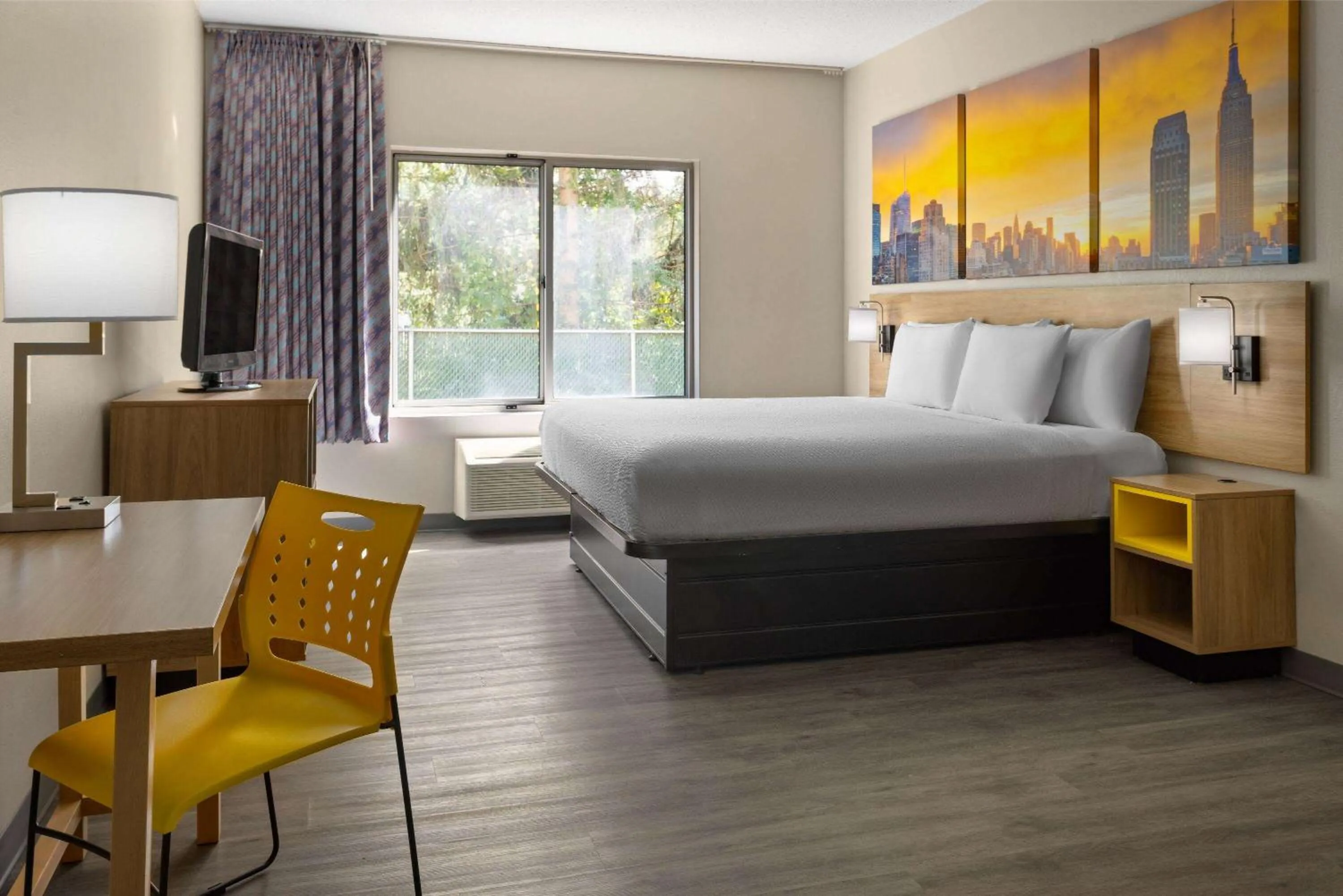 Photo of the whole room, Bed in Days Inn & Suites by Wyndham Albany