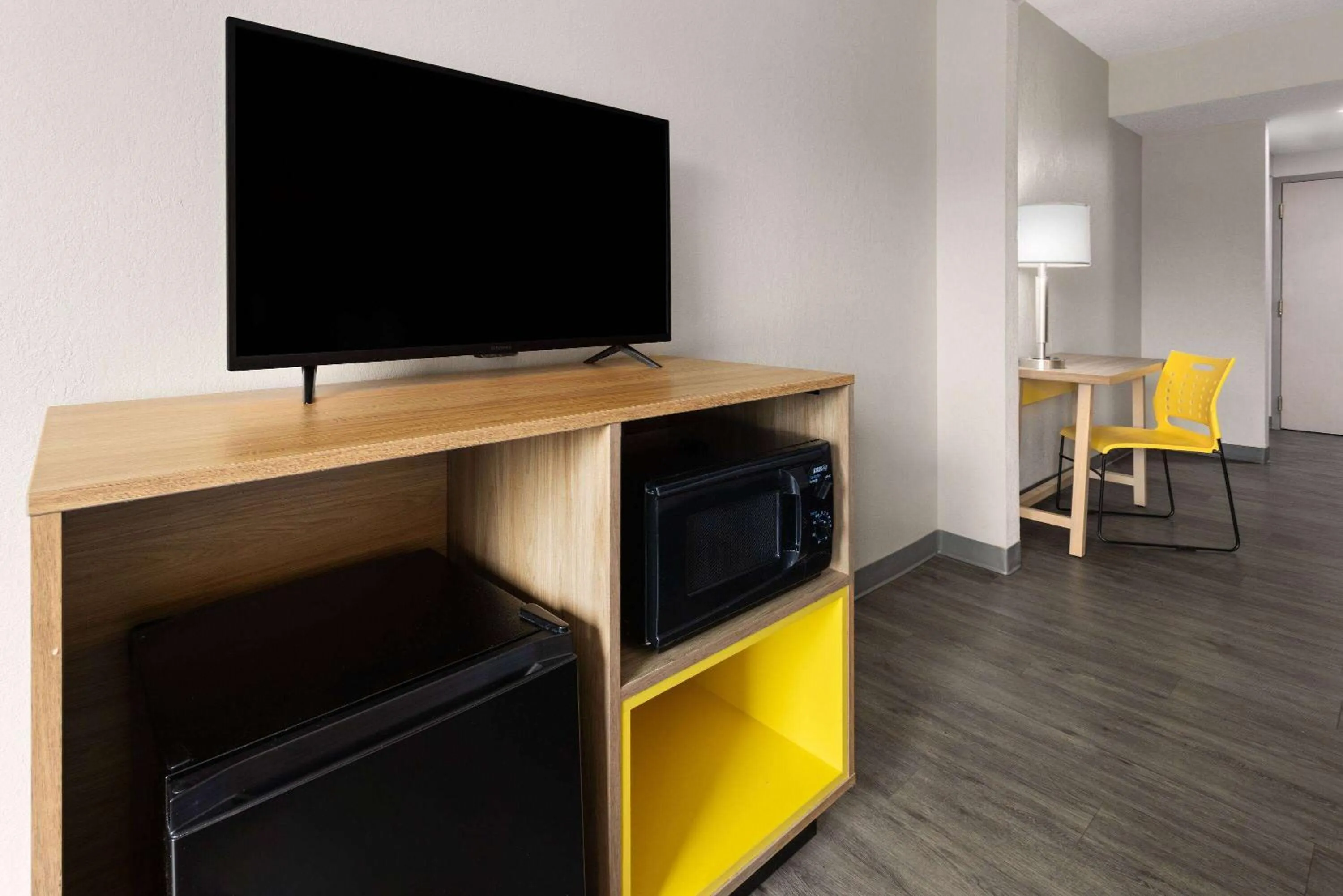 Photo of the whole room in Days Inn & Suites by Wyndham Albany