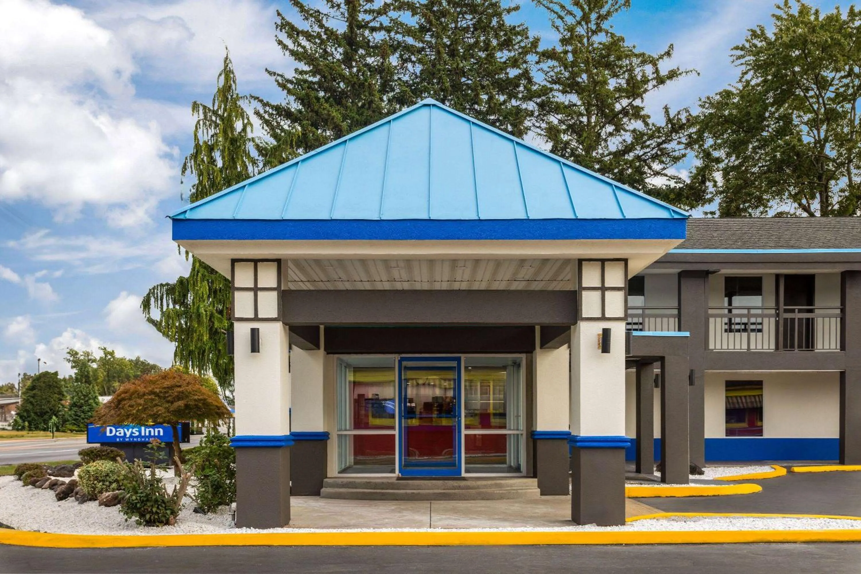 Property building in Days Inn & Suites by Wyndham Albany