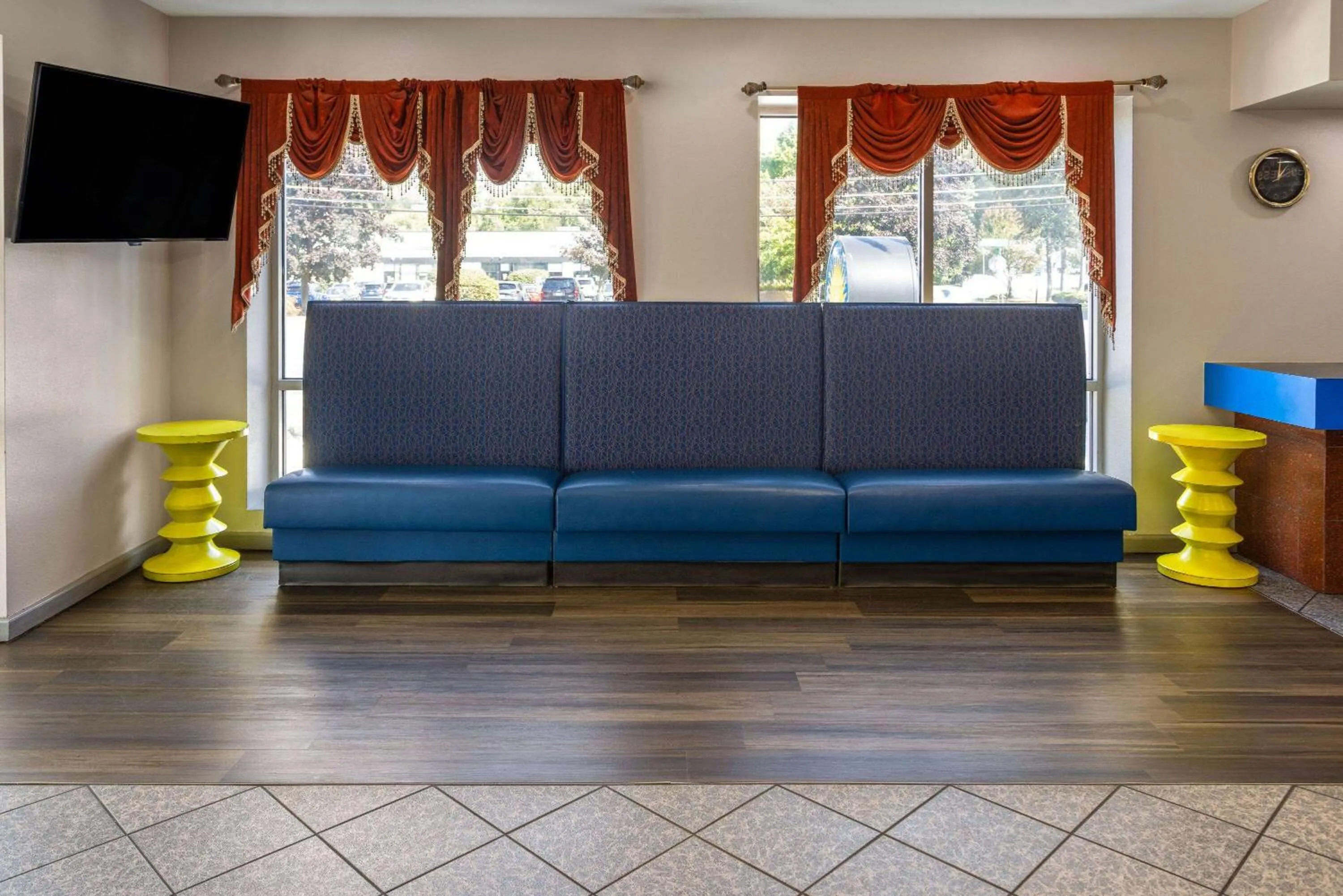 Lobby or reception in Days Inn & Suites by Wyndham Albany