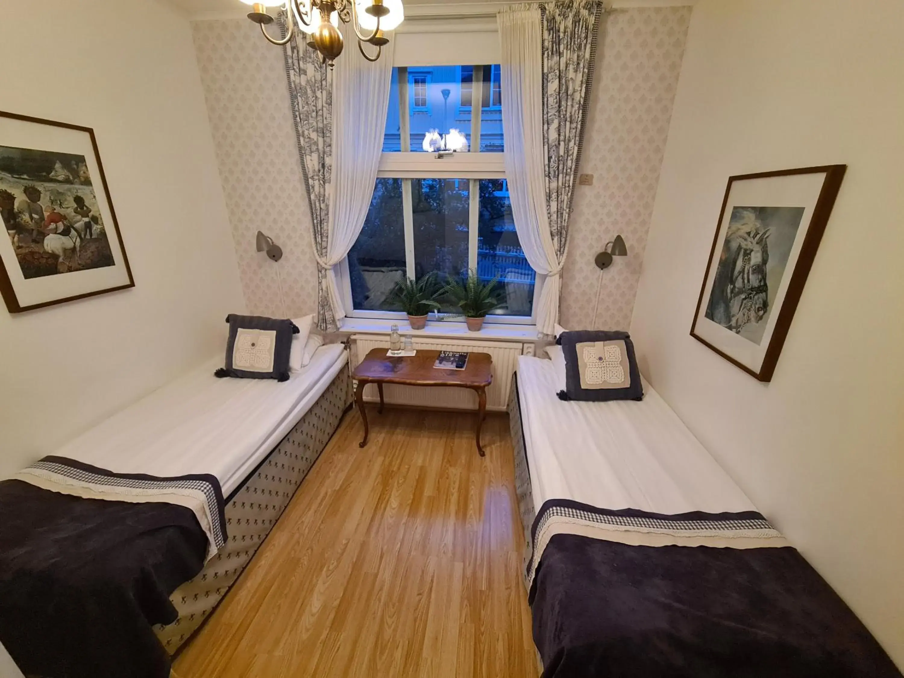 Standard Twin Room with Private Bathroom in Hotell Viking Standard Twin Room with Private Bathroom in Hotell Viking