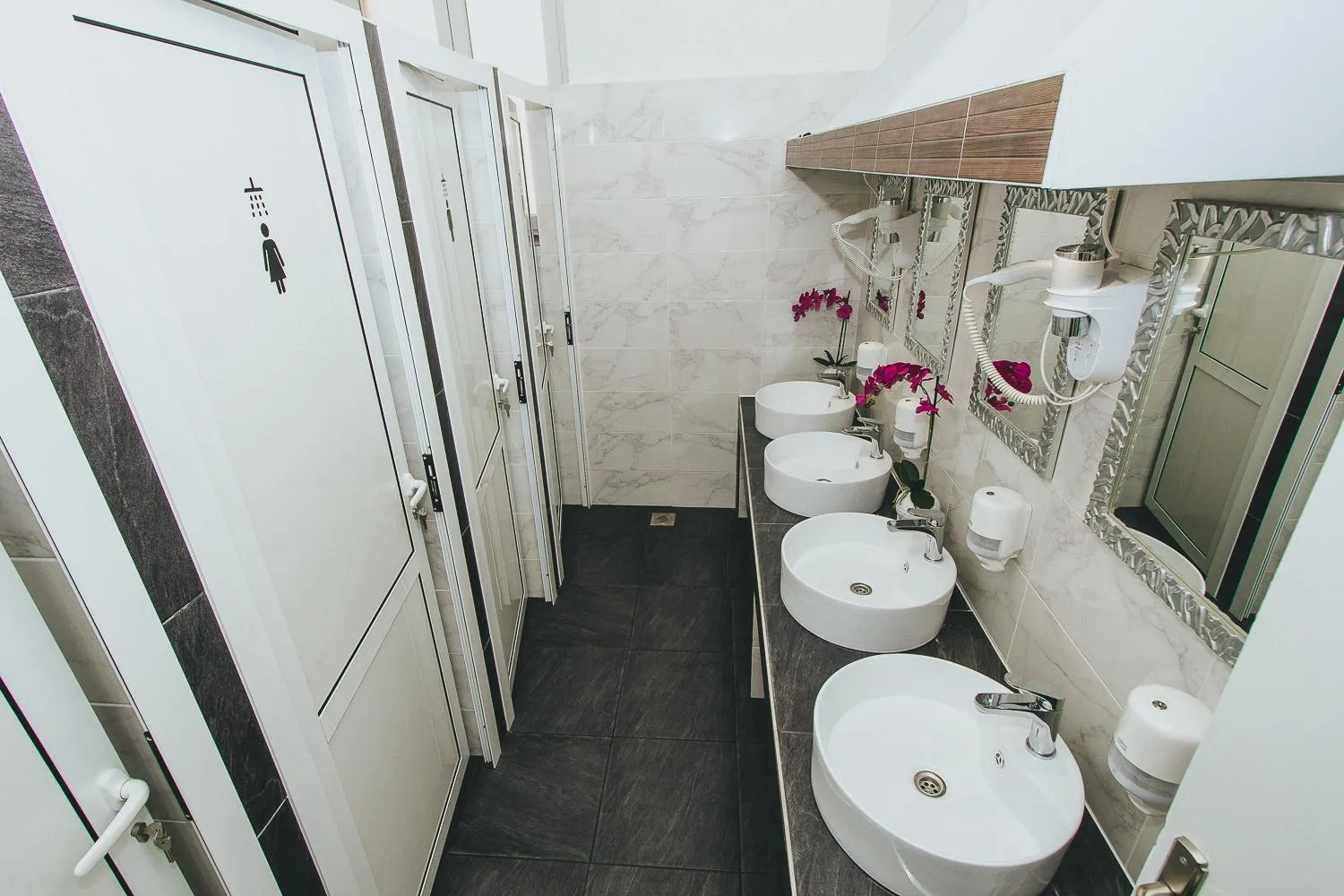 Shower in Hostel Globo